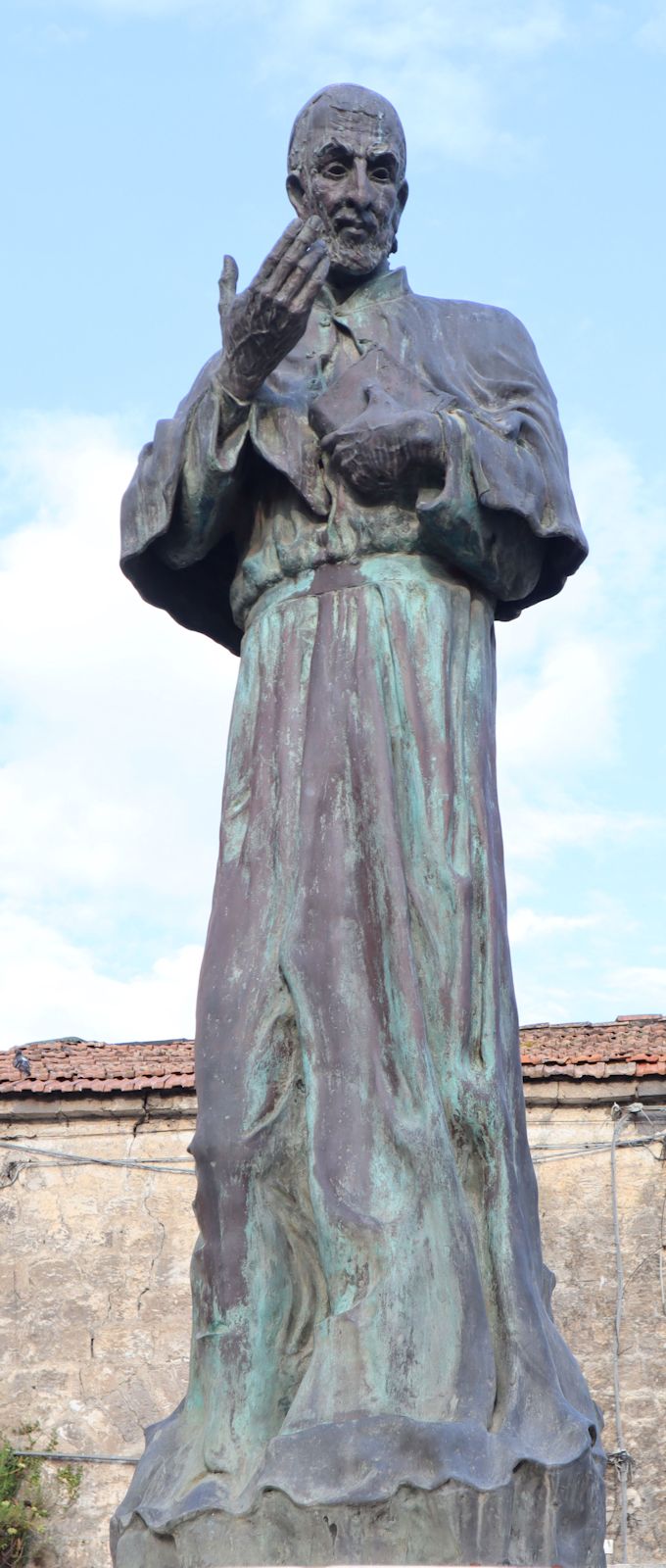 Statue vor der Klosterkirche in Pagani