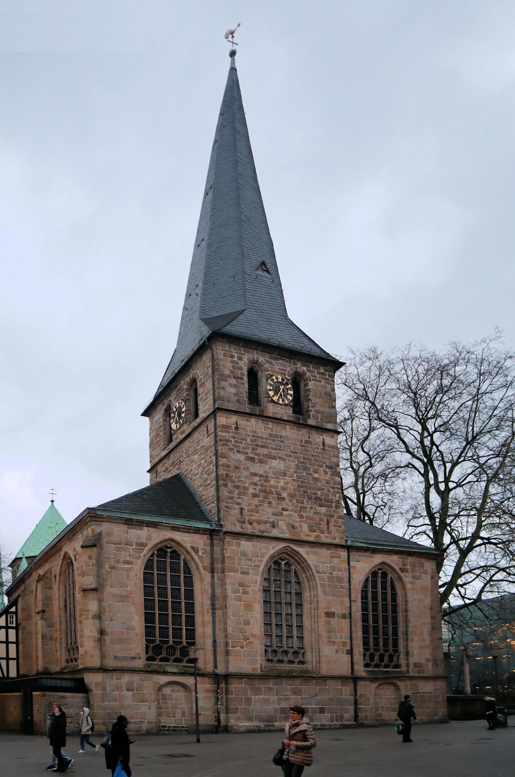 Dom in Essen, links davon stand Altfrids Quintinius-Kirche