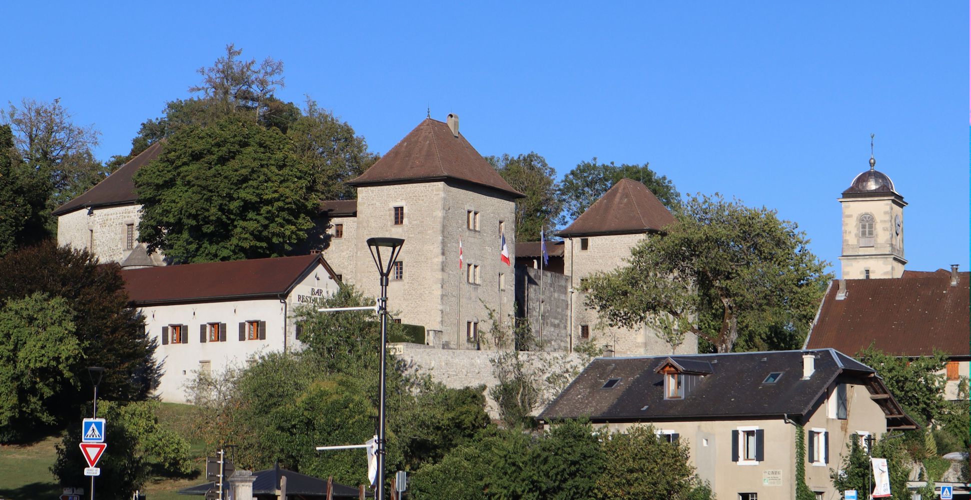 Schloss und Kirche in Clermont