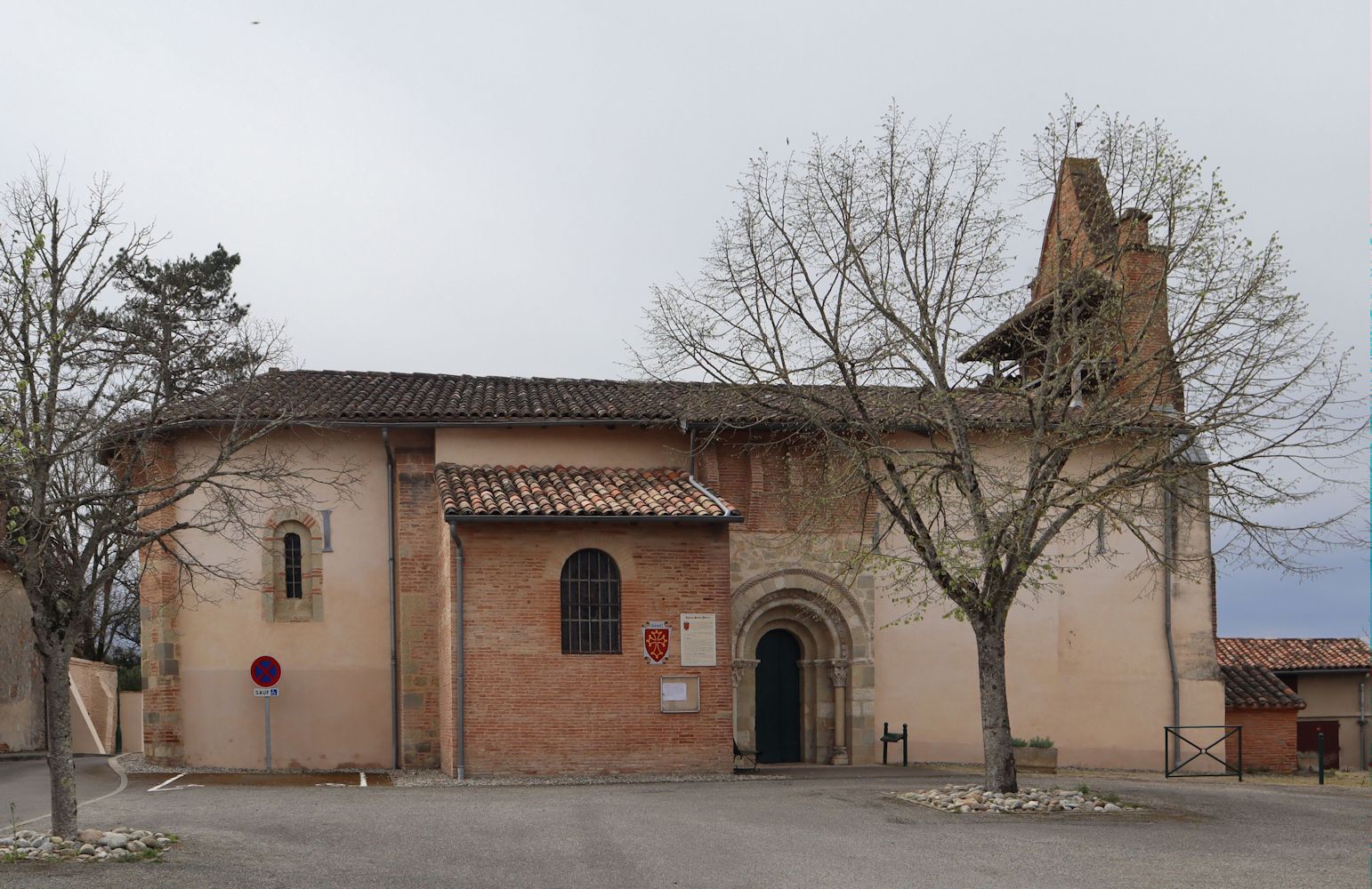 Pfarrkirche aus dem 12.Jahrhundert in Gémil