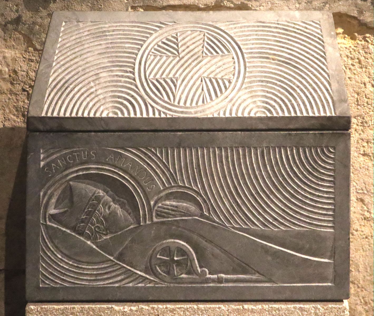 Amandus* Gebeine in der Krypta der Kirche Saint-Seurin in Bordeaux