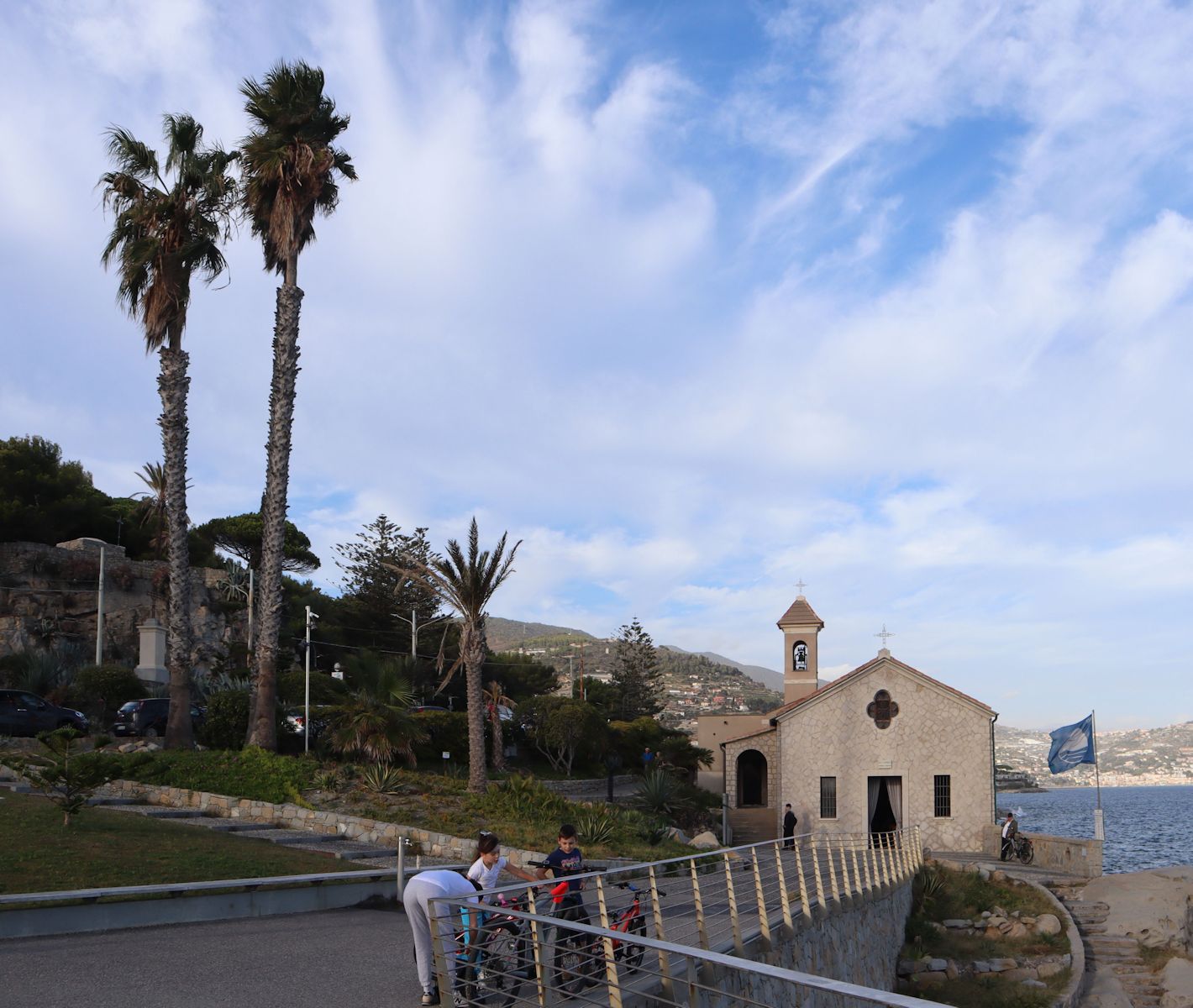 Kapelle und Palmen an der Stelle von Ampelius' Einsiedelei in Bordighera