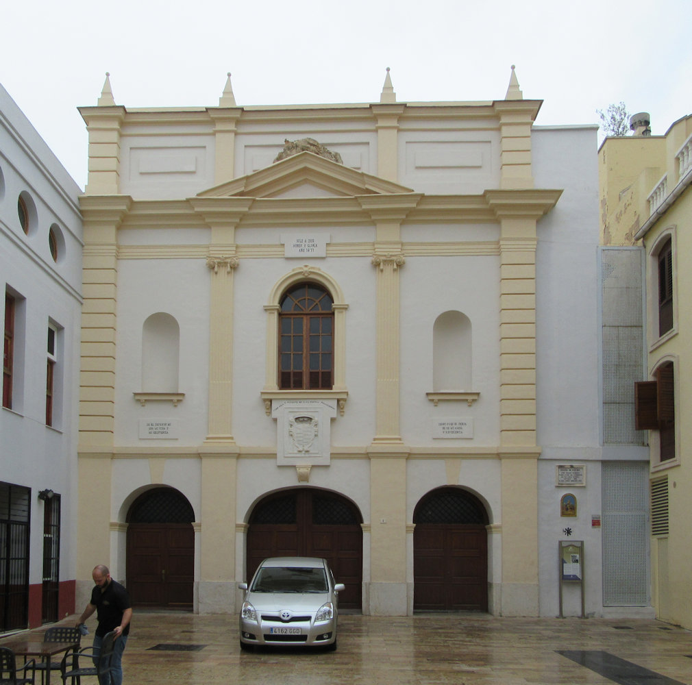 Franziskanerkirche in Gandía mit 1791 zur Seligsprechung von Andreas erneuerter, neoklassizistischer Fassade