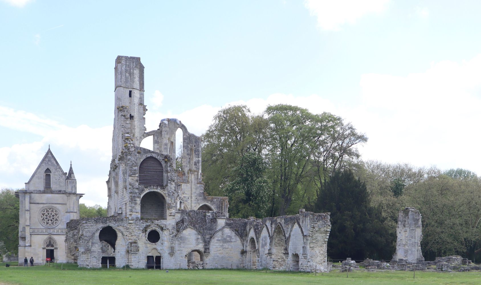 Ruine der Kirche und Abtskapelle des Klosters Chaalis
