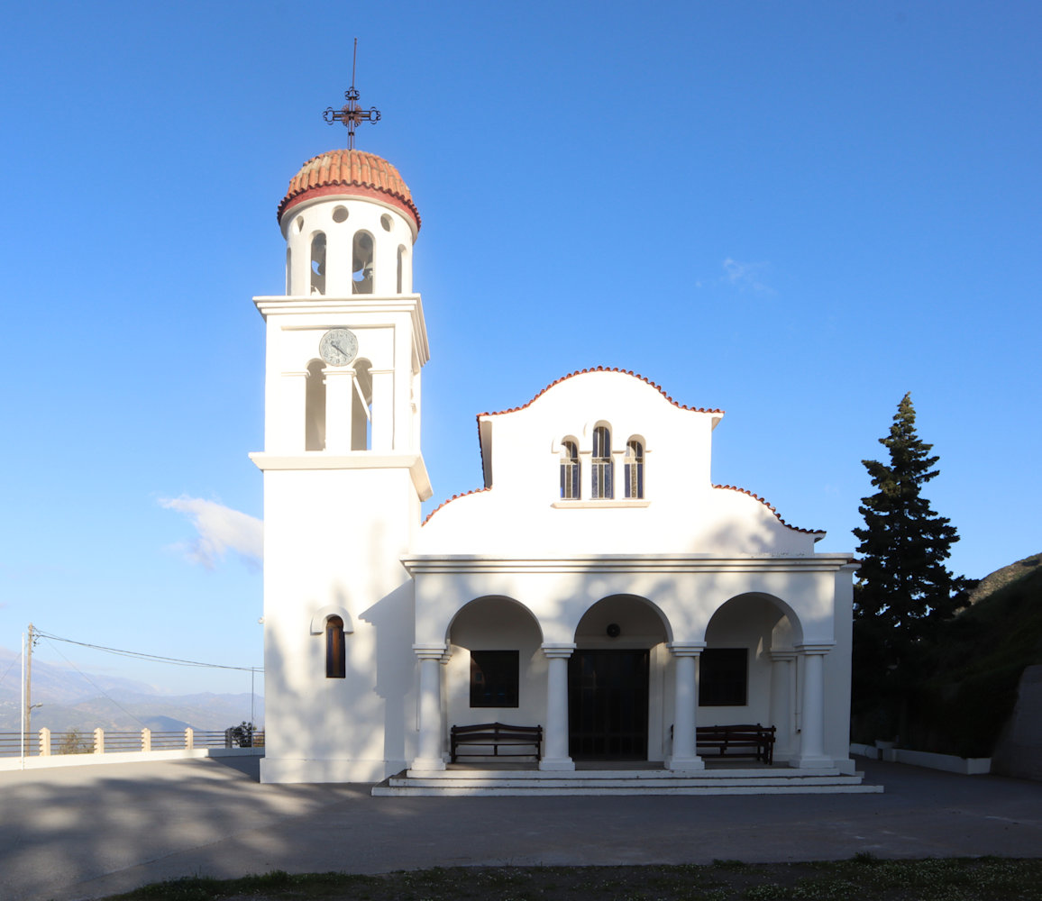 Dorf Kerames mit der Pfarrkirche