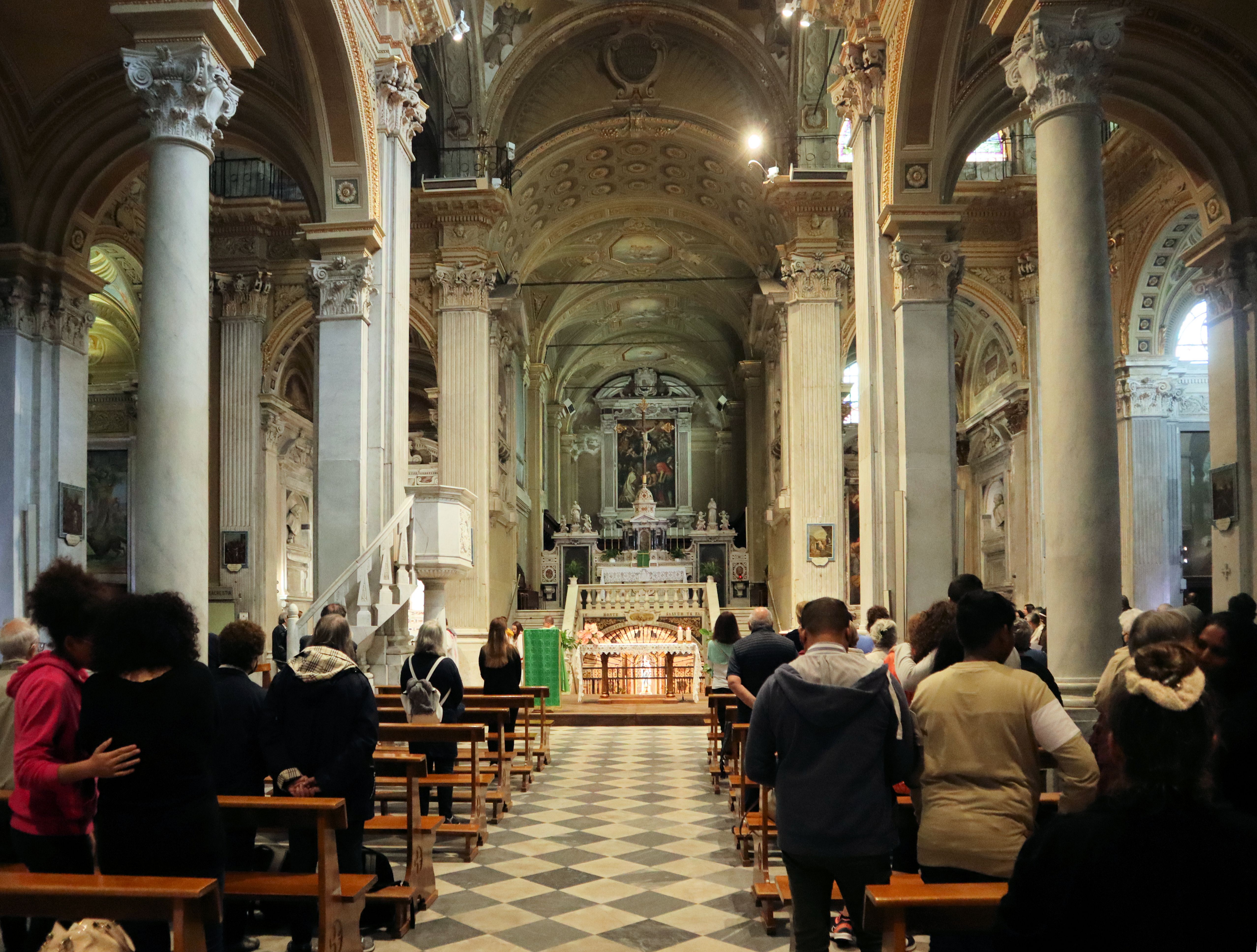 Messe im Sanktuarium Madonna del Monte in Genua