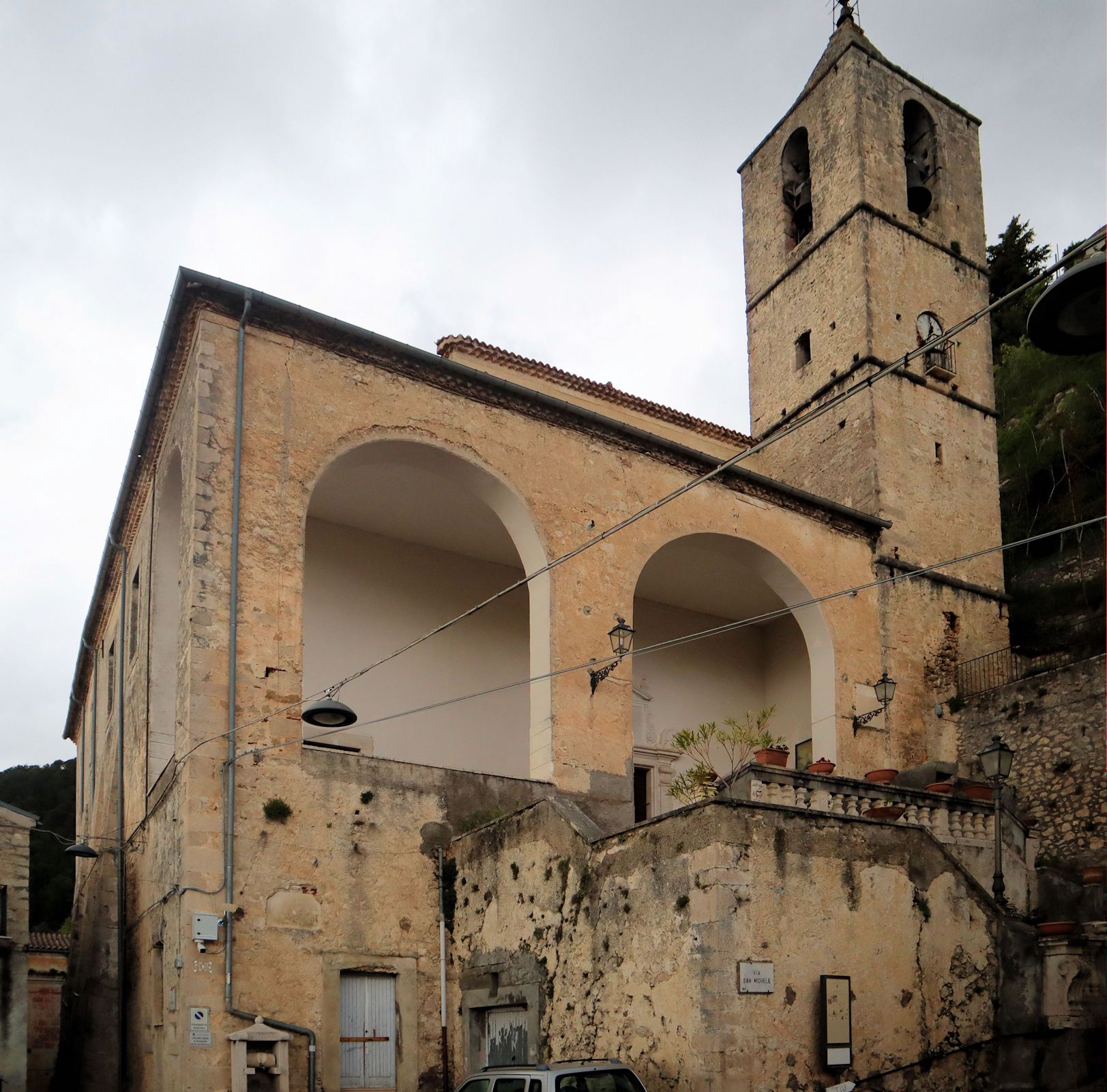 Pfarrkirche im Bergdorf Pesche