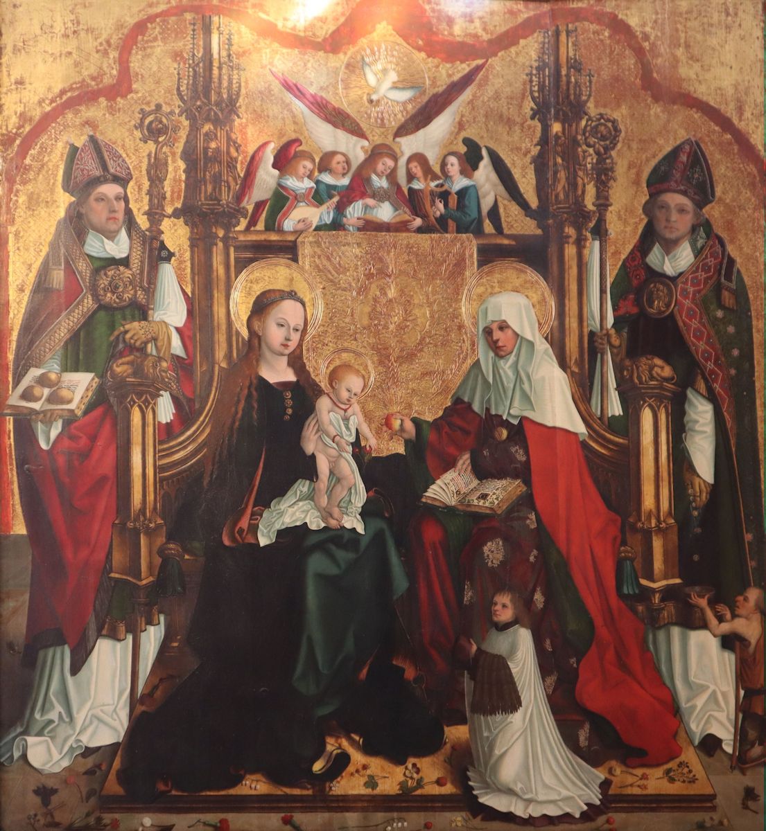 Nürnberger Nelkenmaler (zugeschrieben): Anna Selbdritt mit Nikolaus von Myra (links) und Martin von Tours (rechts), um 1510, Altarbild in der Liebfrauenkirche in Frankfurt am Main