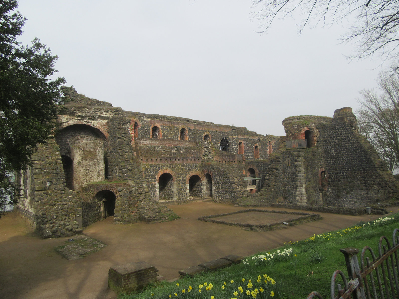 Ruine der 1045 gegründeten Kaiserpfalz in Kaiserswerth