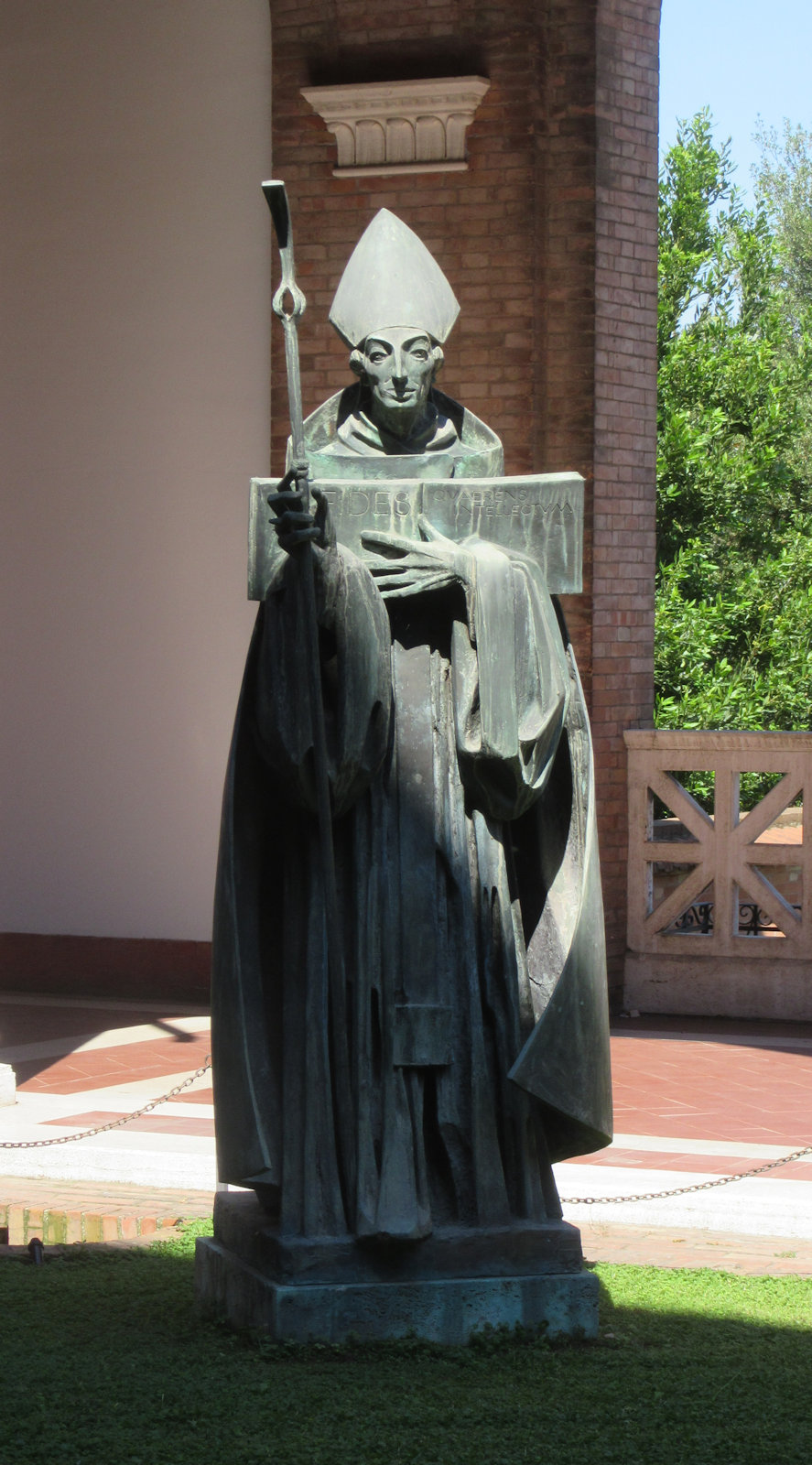 Albert Wider: Bronzestatue, vor der Kirche Sant'Anselmo in Rom