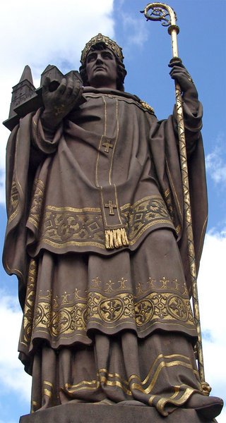 Ansgar-Statue auf der Trostbrücke nahe der Ost-West-Straße in Hamburg