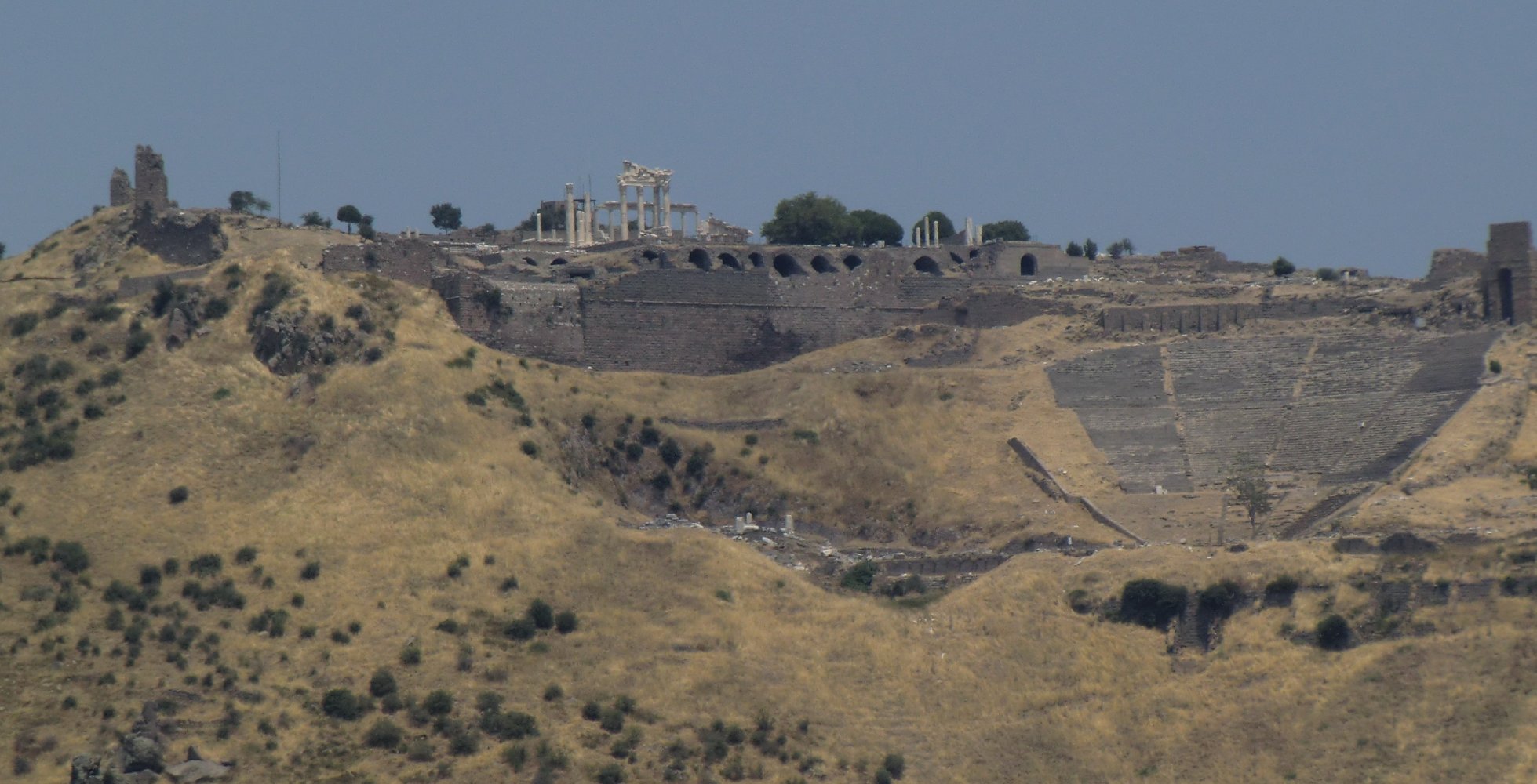 Die Agropolis von Pergamon mit Theater un dem Kultzentrum für Zeus Soter Asklepios