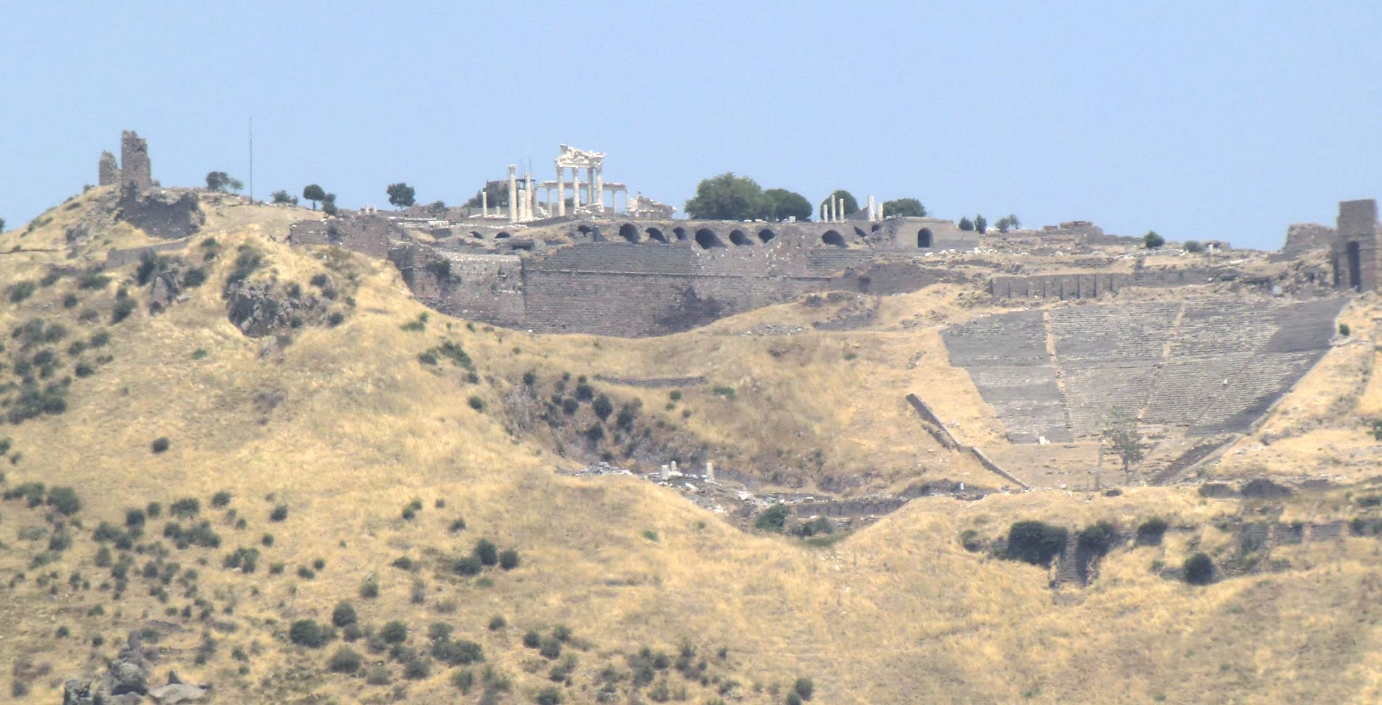 Die Agropolis von Pergamon mit Theater und dem Kultzentrum für Zeus Soter Asklepios