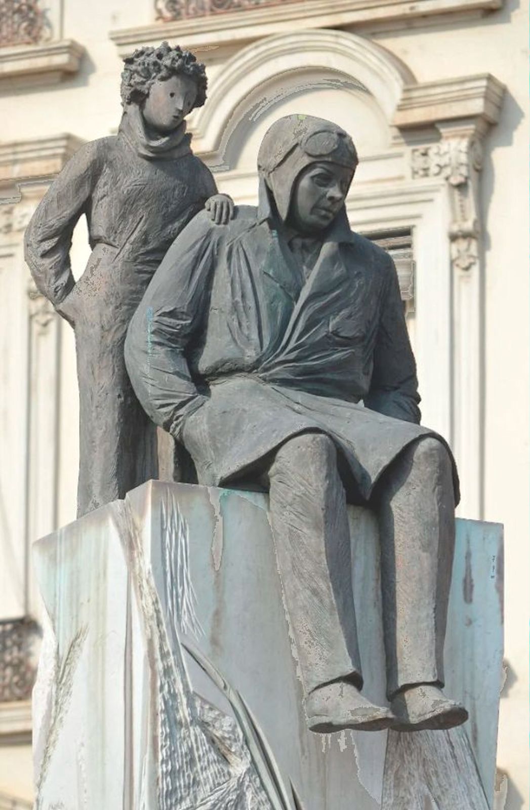 Christiane Guillaubey: Saint-Exupéry mit dem „kleinen Prinzen”, Denkmal, 2000, an der Place Bellecour in Lyon