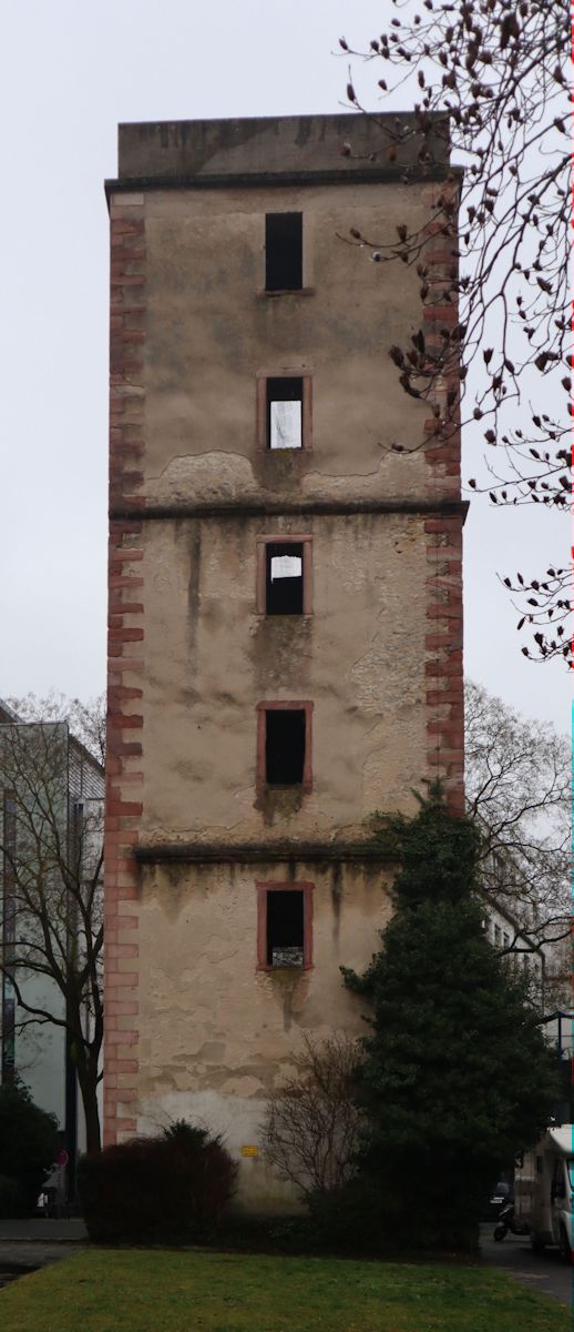 Evang. Kirche in Dittelsheim; am gegenüber stehenden ehemaligen Pfarrhaus erinnert eine Gedenktafel an Anton Prätorius