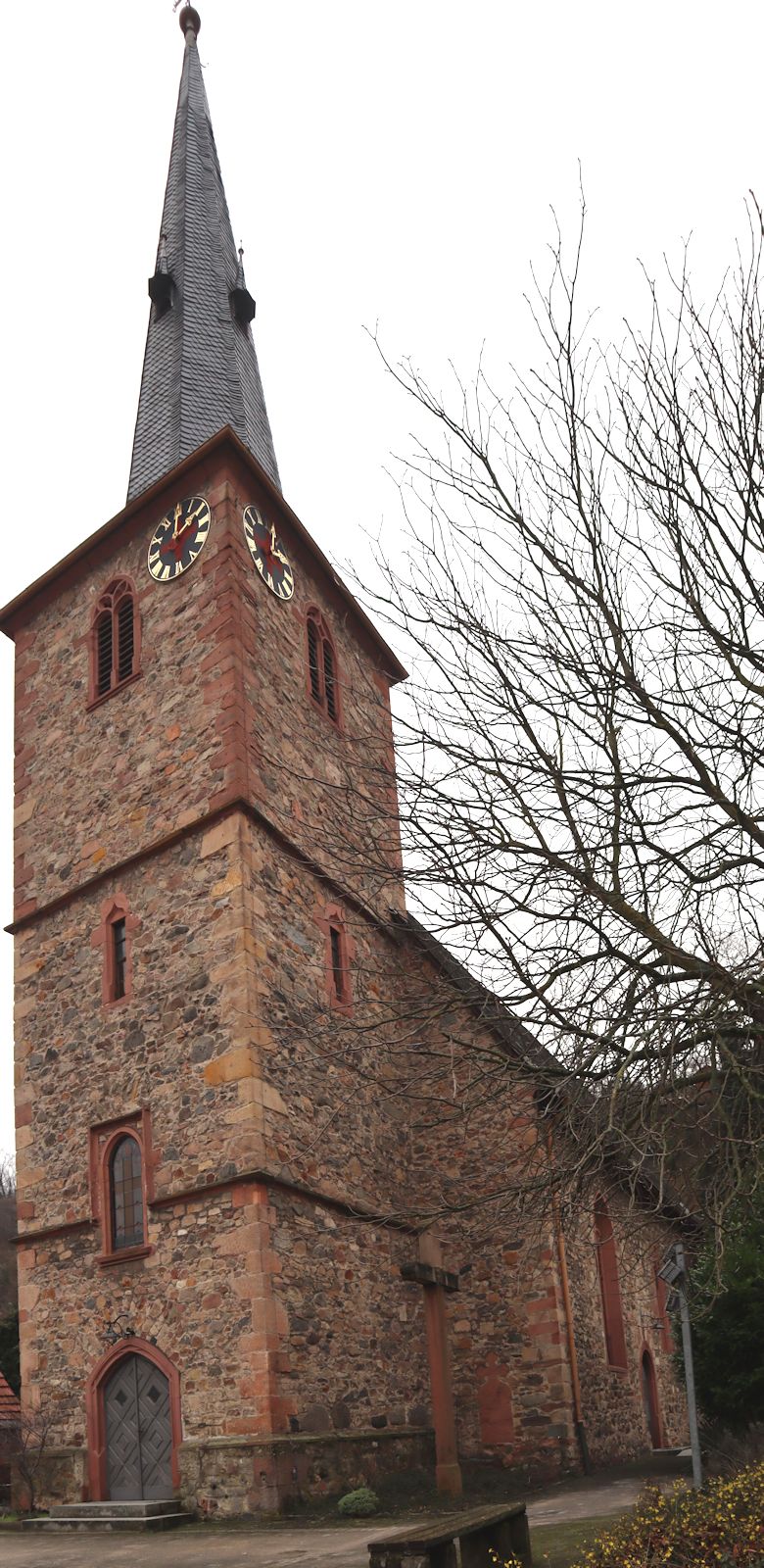 Evang. Kirche in Laudenbach; auch an ihr erinnert eine Gedenktafel an Anton Prätorius