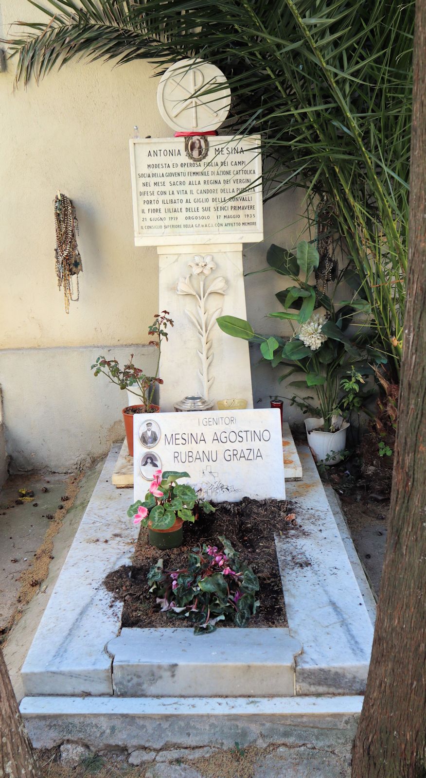 Antonias Grab auf dem Friedhof in Orgosolo