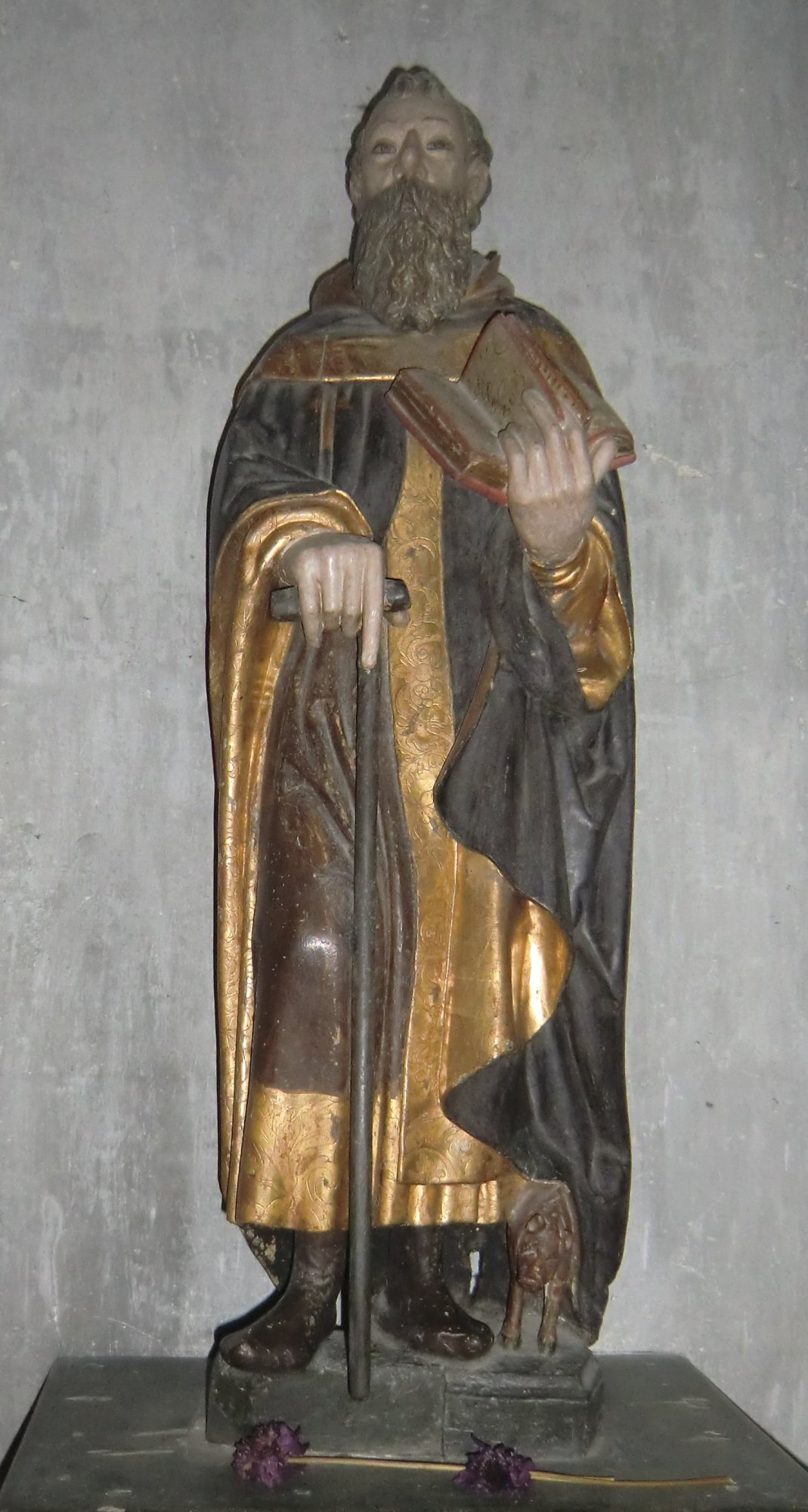 Statue, 17. Jahrhundert, in der Klosterkirche in St-Antoine-l'Abbaye
