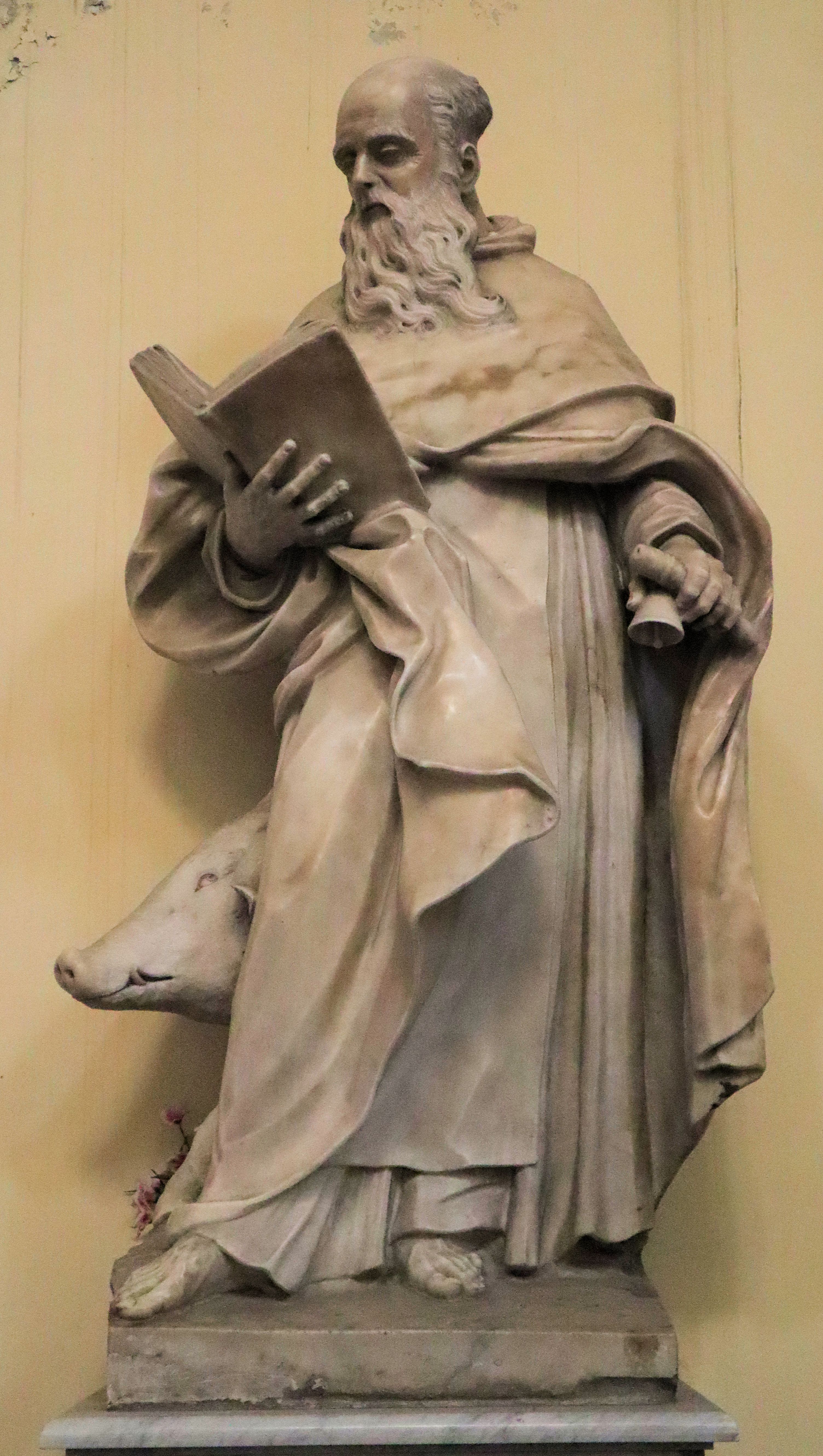 Statue in der Kirche Santa Maria Assunta in La Spezia in Ligurien