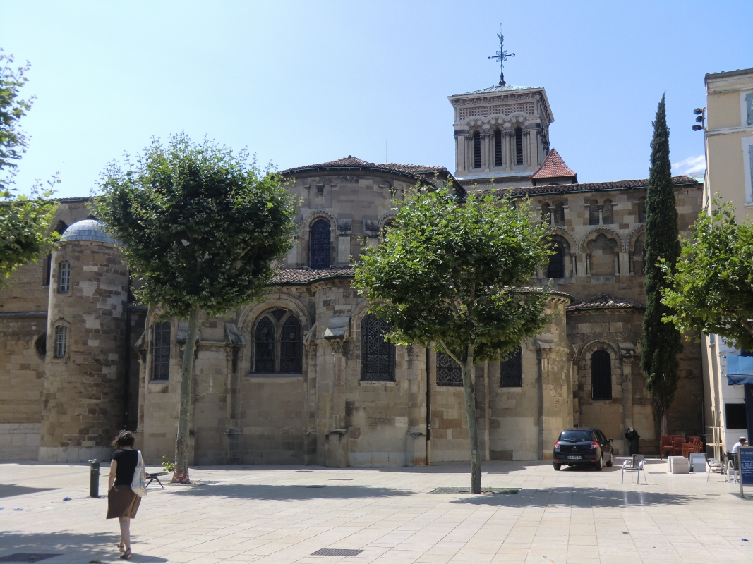 heutige Kathedrale in Valence, 1095 eröffnet, 1063 bis 1099 erbaut und 1095 durch Papst Urban II. Apollinaris geweiht