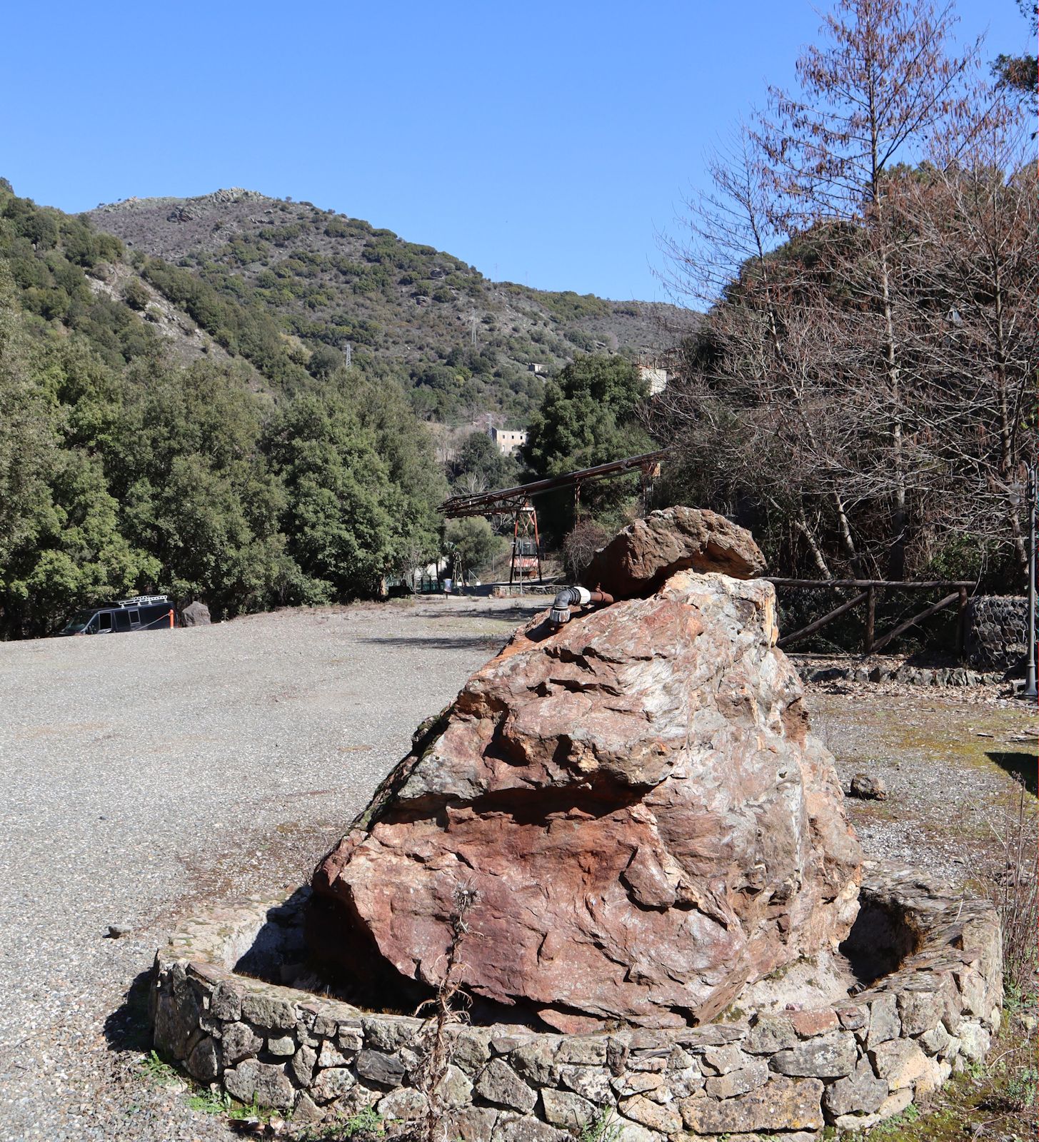 Bruchstein am ehemaligen Bergwerk Funtana Raminosa bei Gadoni, betrieben seit der Römerzeit bis 1983