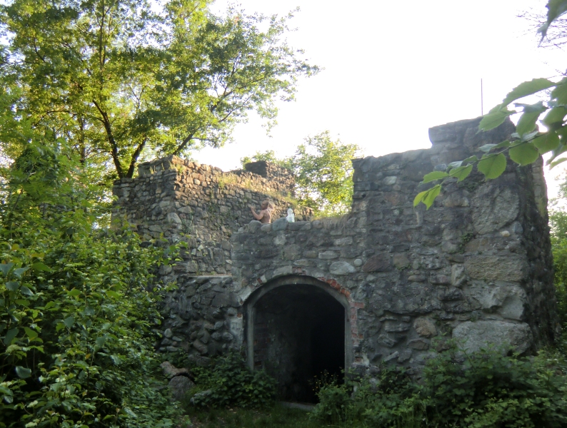 Ruine der Burg Alt-Summerau bei Hiltensweiler