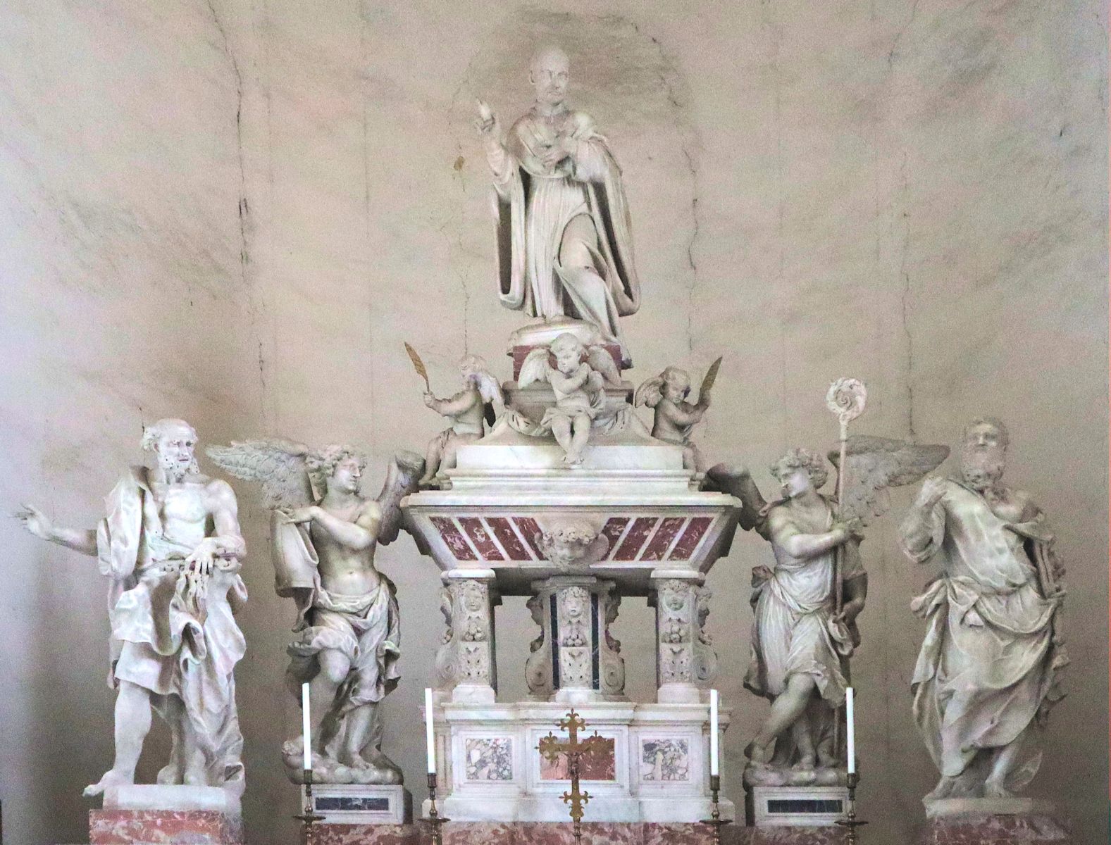 Arnolds Gebeine in der ihm geweihten Kapelle in der Basilika Santa Giustina in Padua