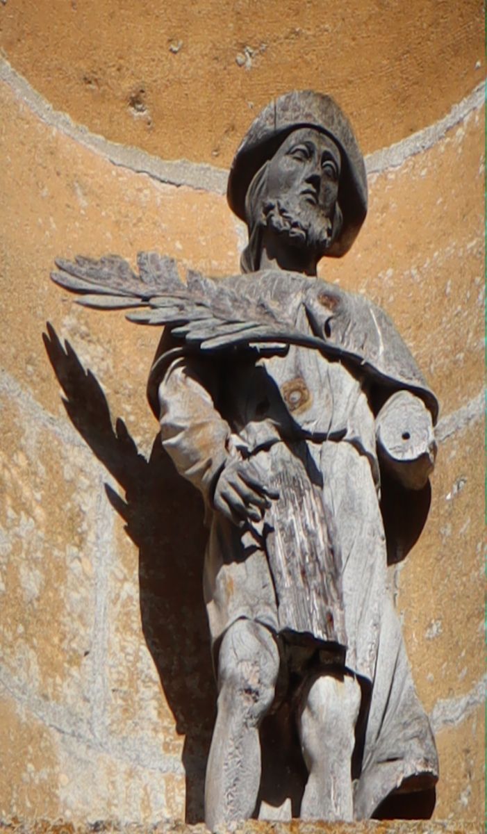 Statue an der Kirche in Gruyères