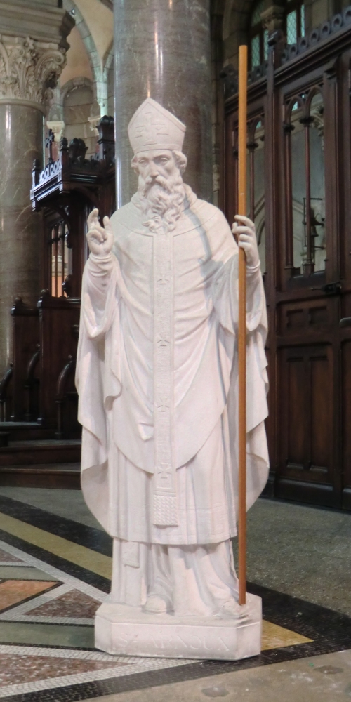Statue in der Kathedrale in Gap