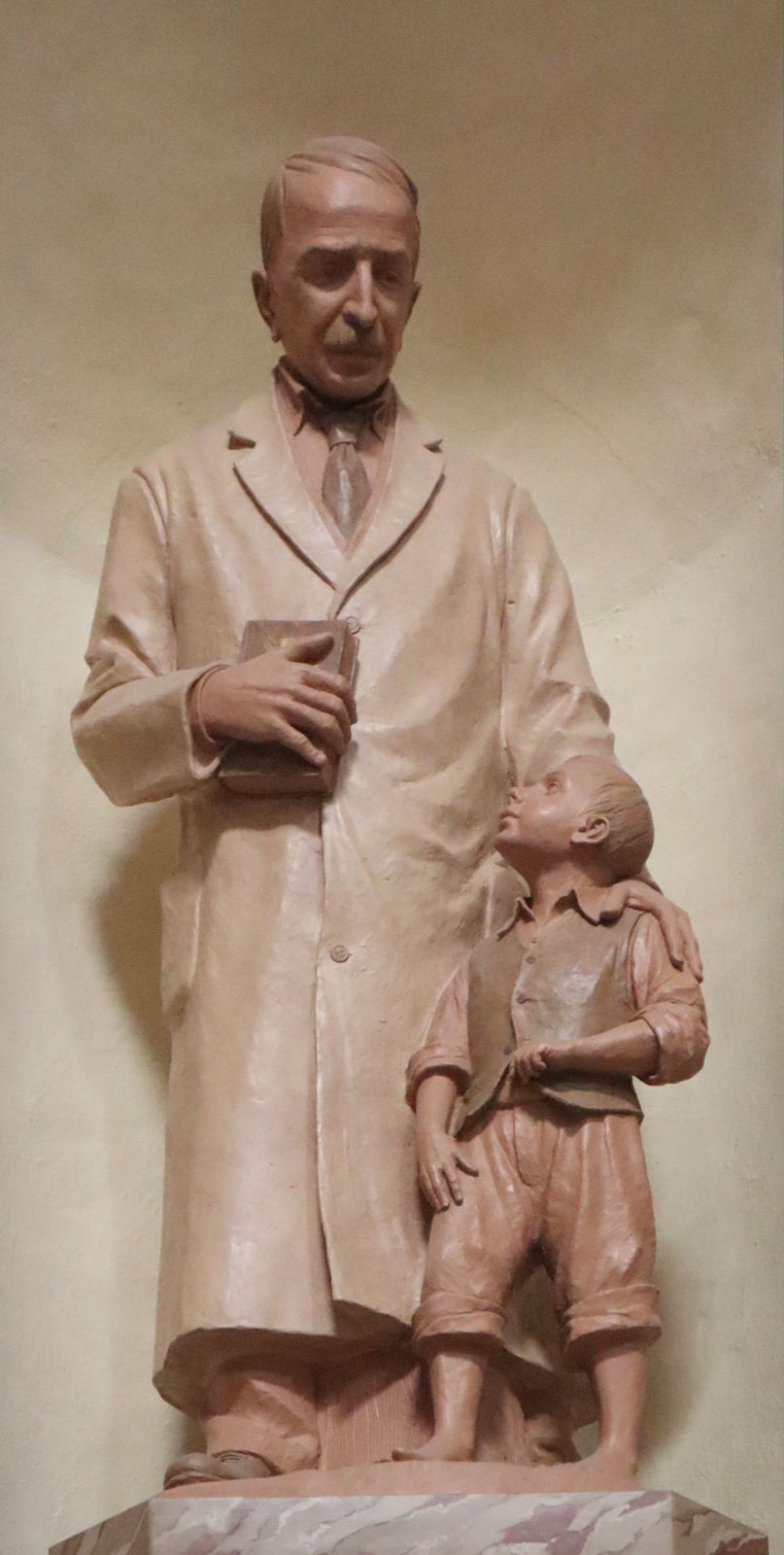 Statue in der Pfarrkirche in Vicobellignano