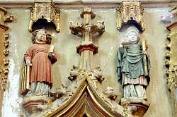 Relief an der Annenkapelle der Kirche St. Martini in Braunschweig: Laurentius (links) und Auctor (rechts)