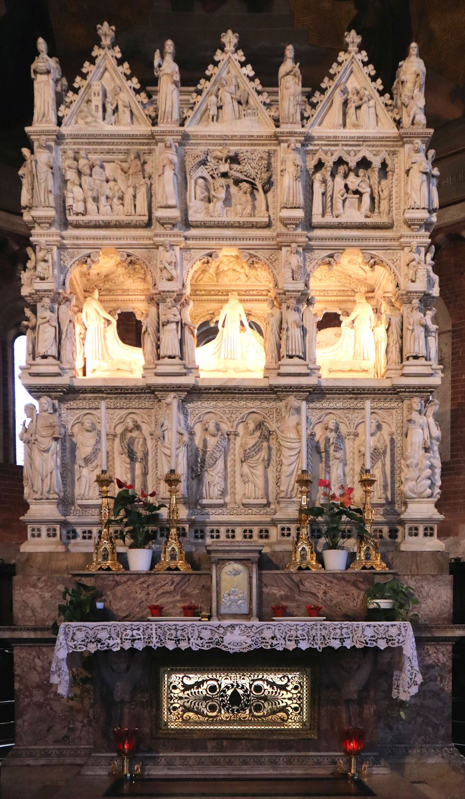 Augustinus' Grabmal, 14. Jahrhundert, in der Basilika San Pietro in Ciel d'Oro in Pavia