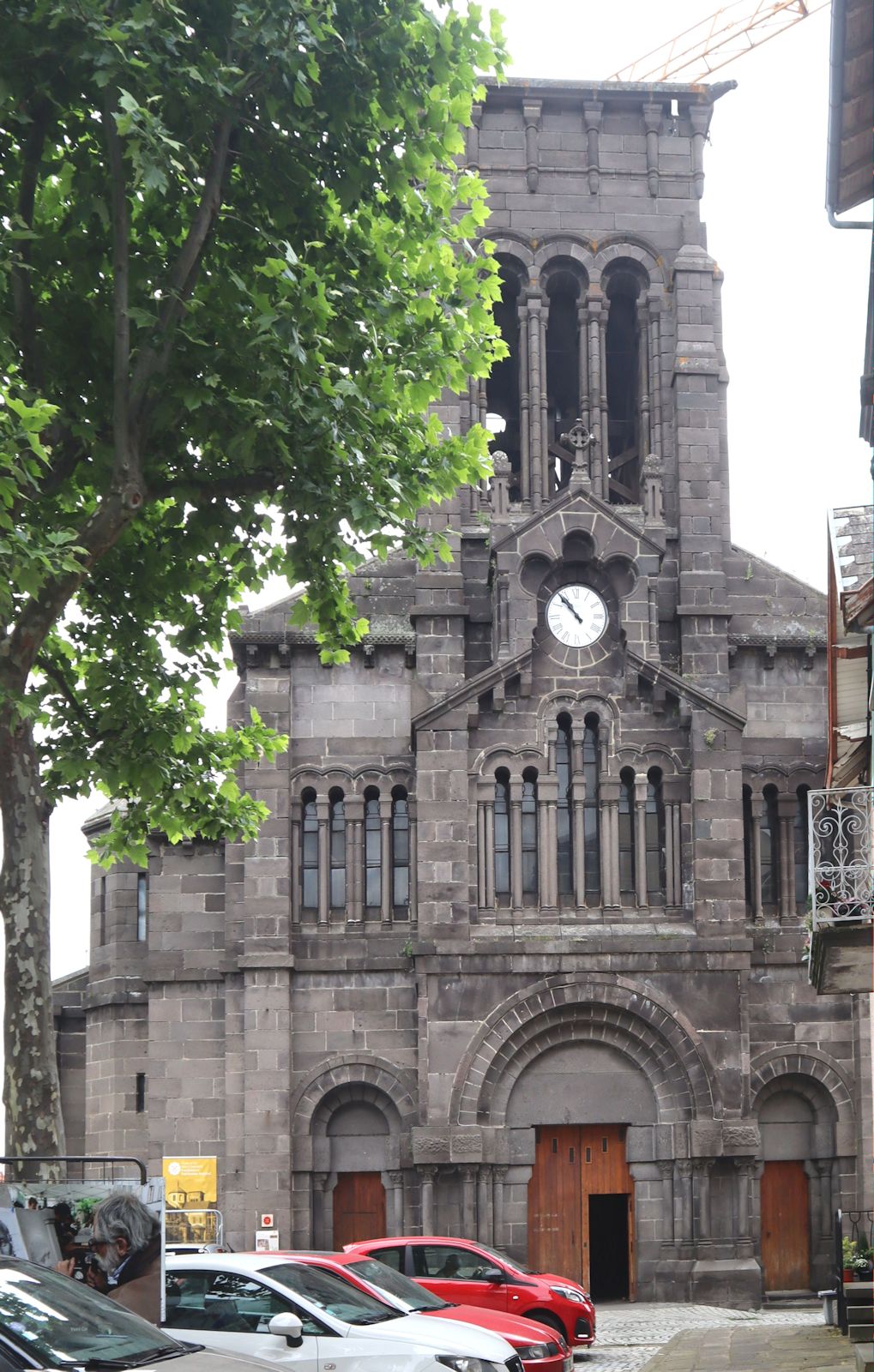 die Prikt von Clermont geweihten Kirche Saint Priest in Volvic