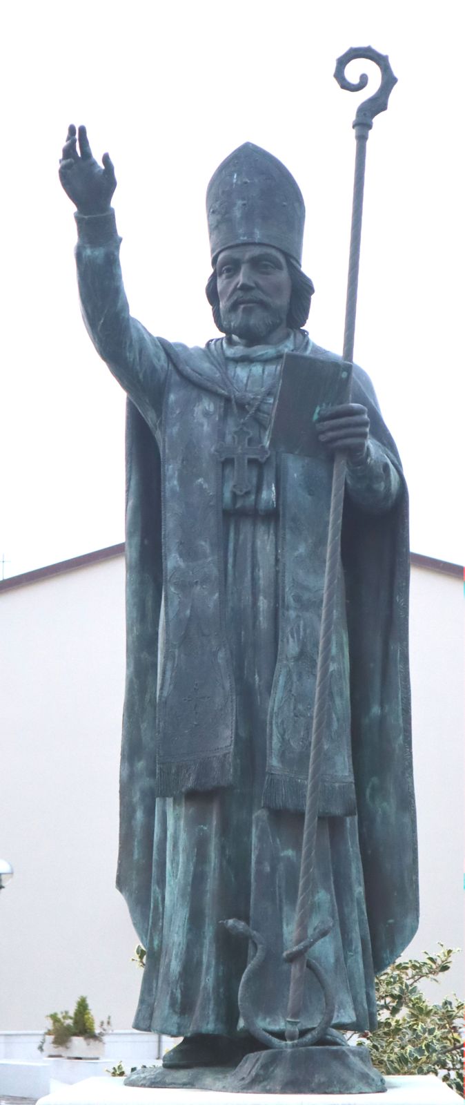 Statue vor der Pfarrkirche in Castelvenere