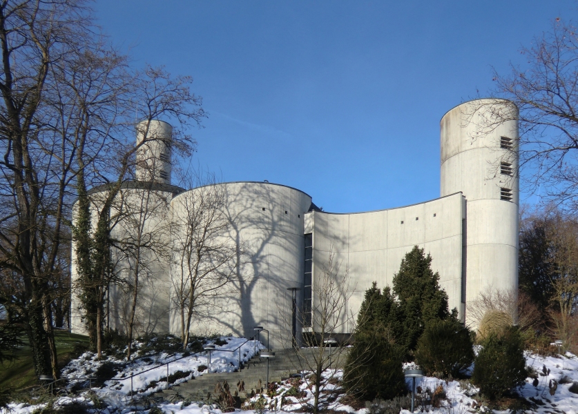 Die Kirche der Vinzentinerinnen in Untermarchtal, ein 1972 eingeweihter beeindruckender Rundbaukirche des Le Corbusier-Schülers Hermann Baur