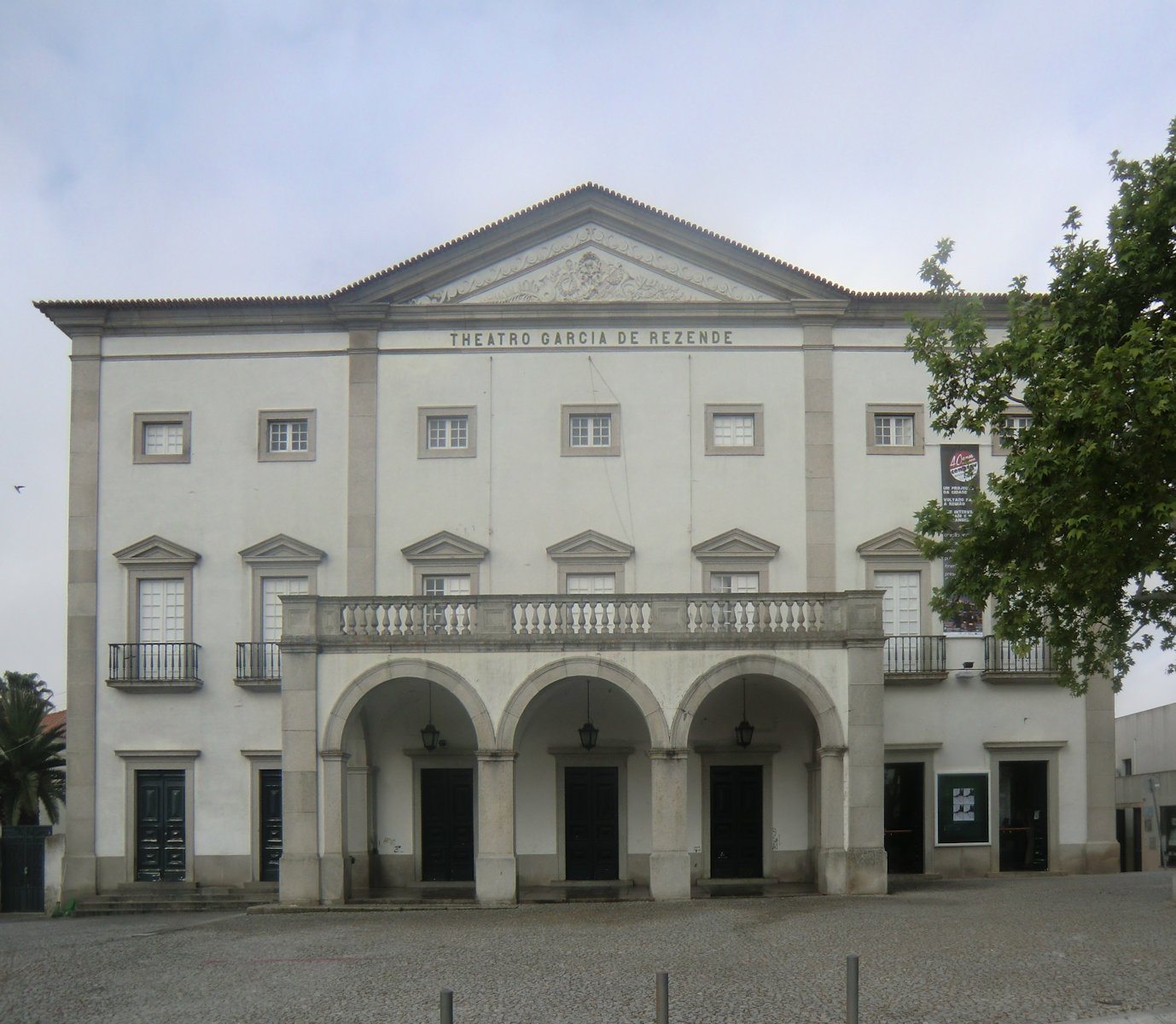 ehemalige Kirche des Dominikanerklosters in Évora, heute ein Theater