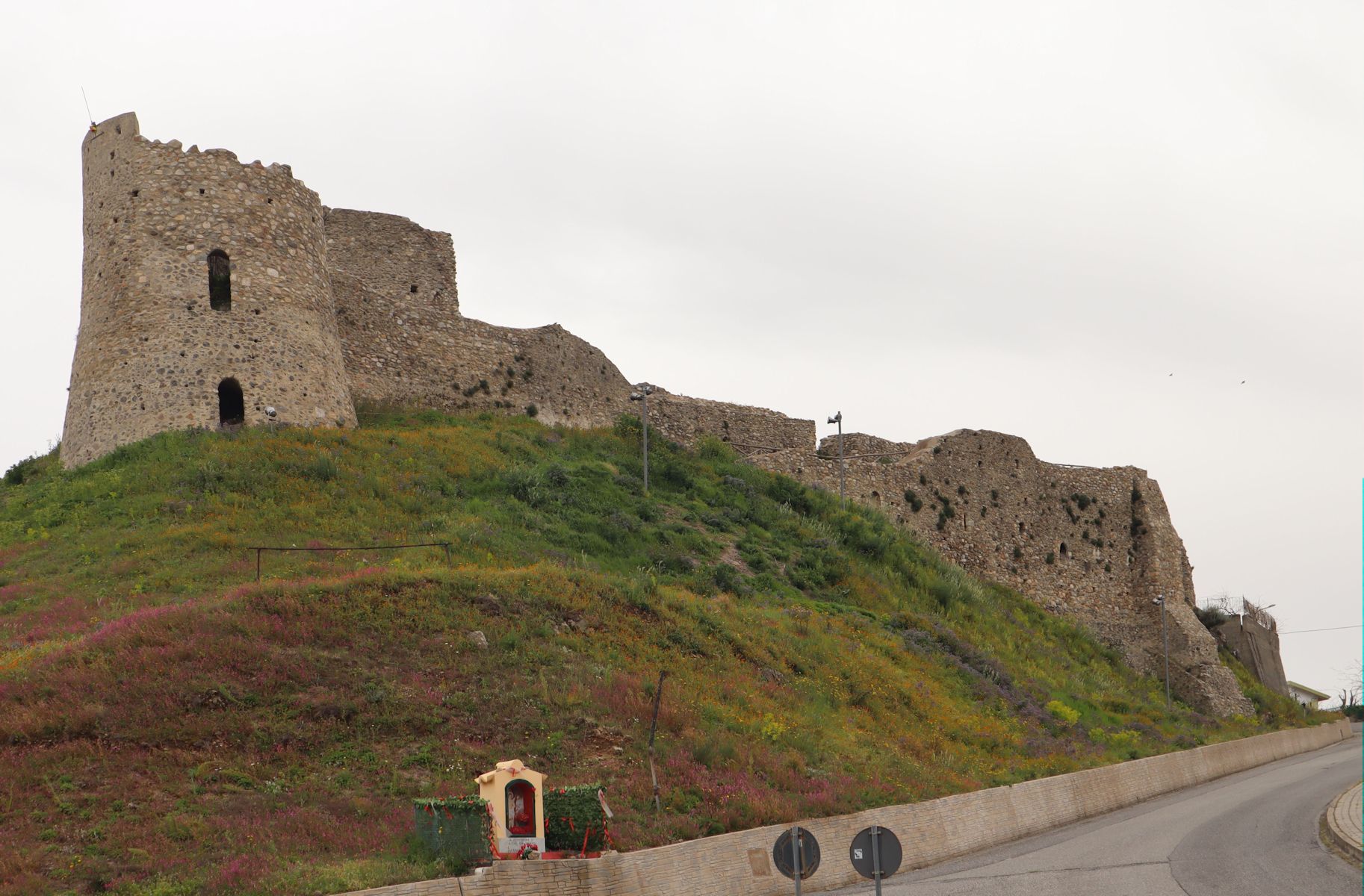 Ruinen des Kastells in Simeri