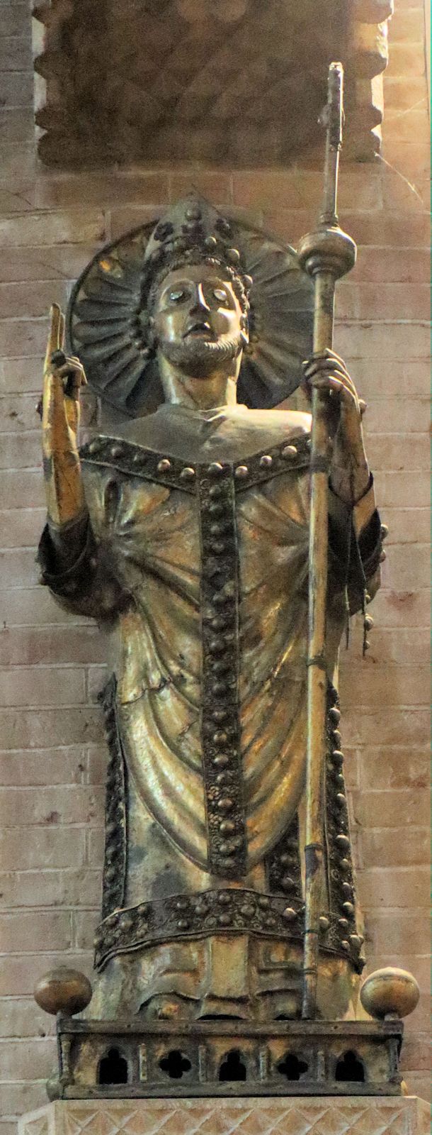 Statue, Kopie des Originals von 1248, im Dom in Lodi