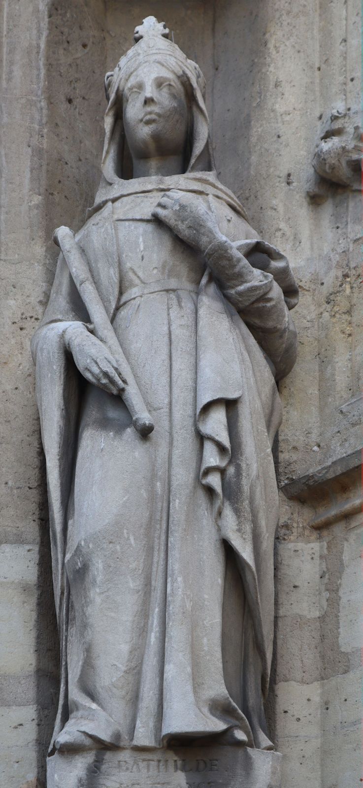 Statue an der Kirche Saint-Germain-l'Auxerrois in Paris