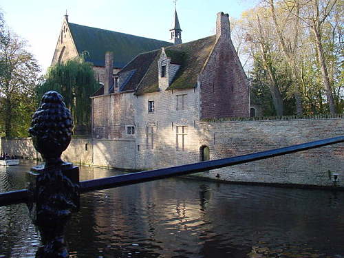 Beginenhof in Brügge, von der UNESCO 1999 zusammen mit 11 anderen Beginenhöfen in Flandern zum schützenswerten Weltkulturerbe erklärt