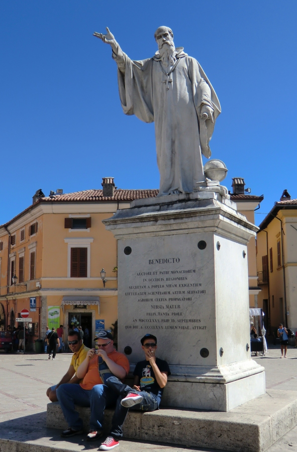 Benedikt-Denkmal, 1880, auf der Piazza San Benedetto in Norcia