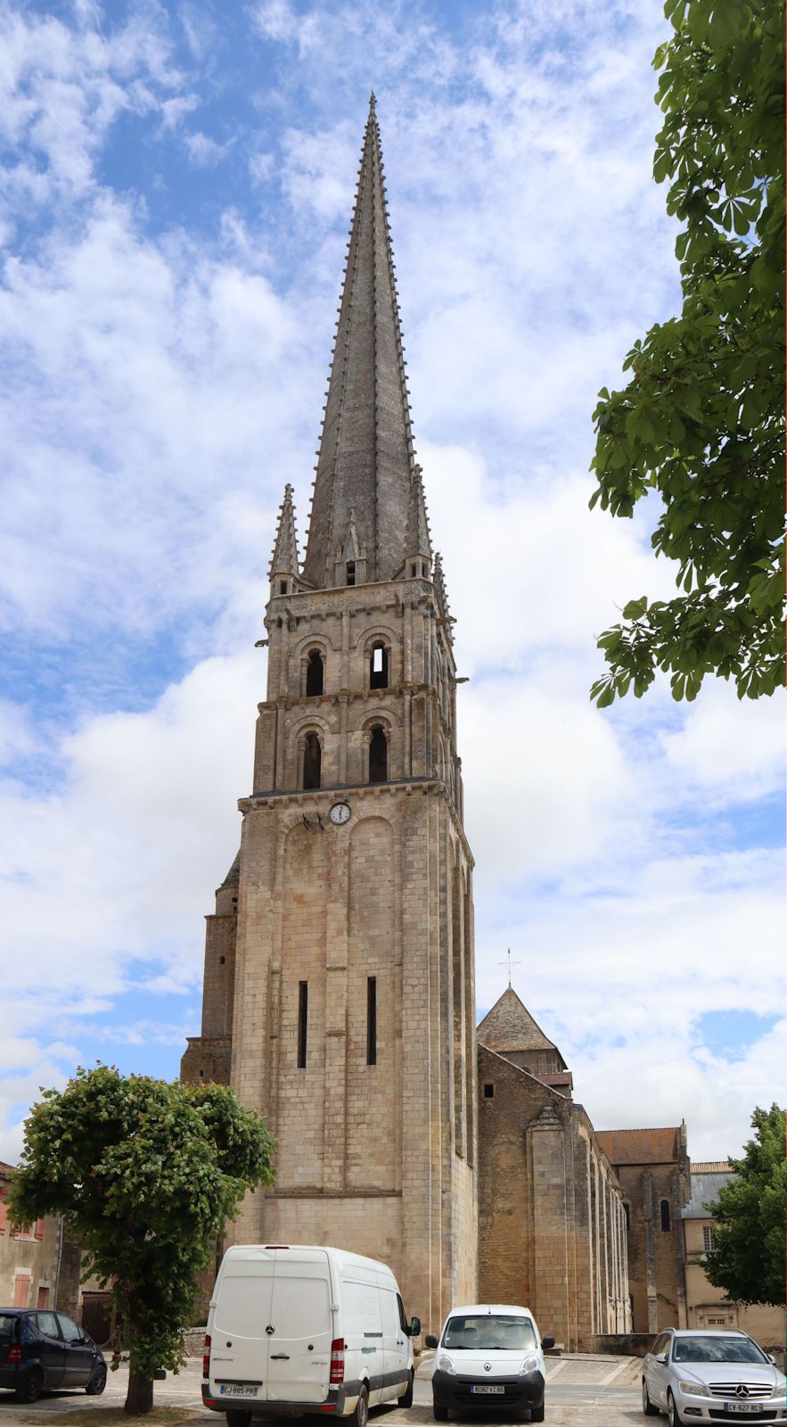 Die dem heiligen Erlöser geweihte Klosterkirche</a> in Aniane