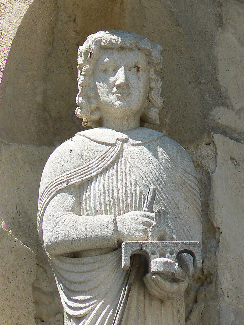 Statue an der St-Nicolas-Kapelle auf dem St-Bénézet in Avignon