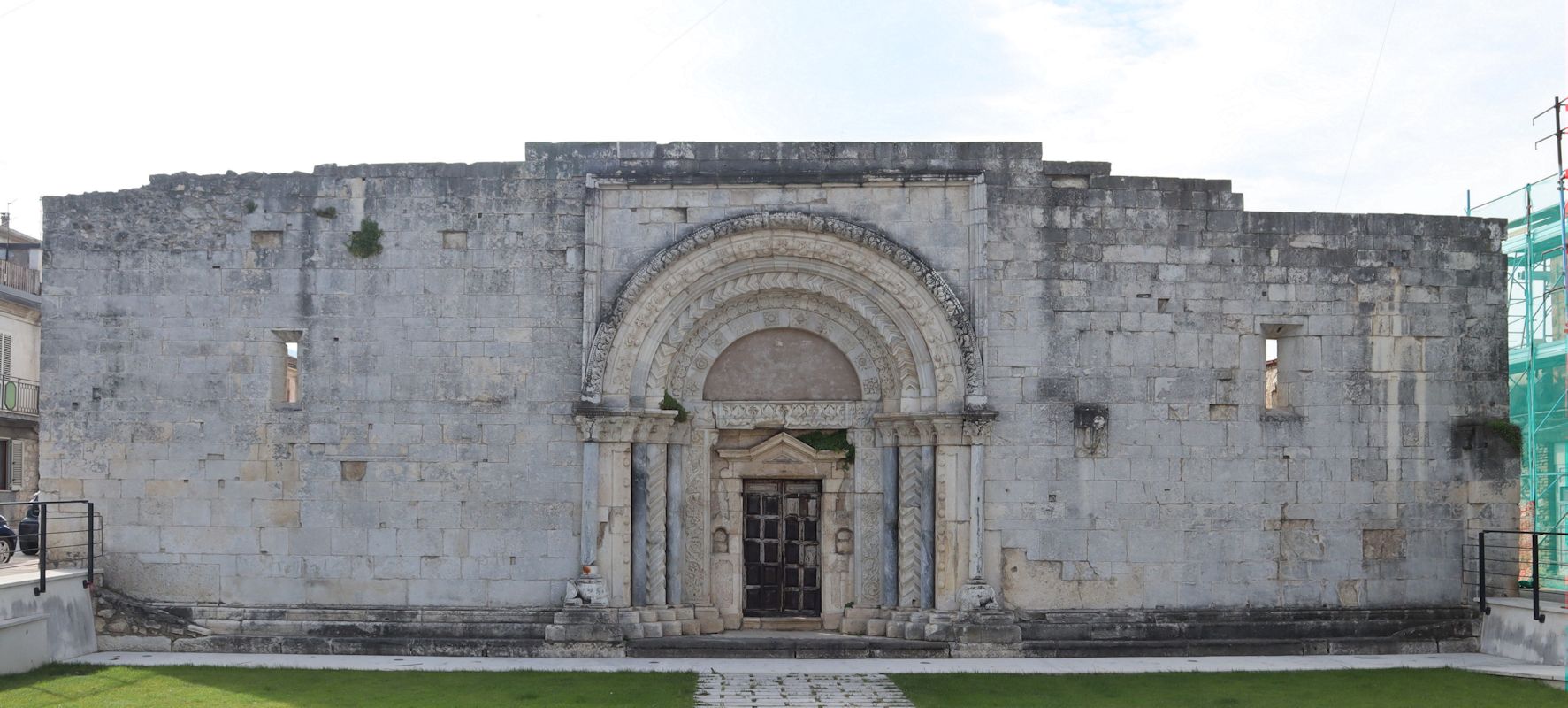 Reste der ehemaligen Kathedrale Santa Sabina in San Benedetto dei Marsi