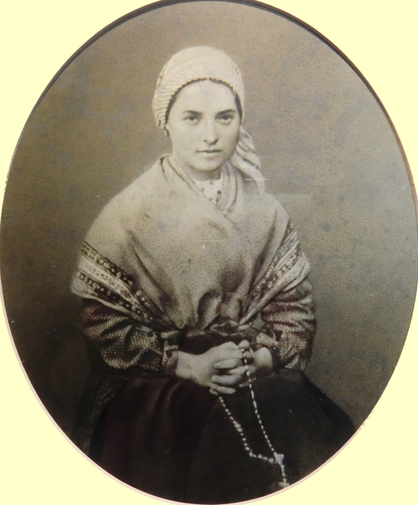 Foto im Museum: Bernadette Bernadette mit Rosenkranz