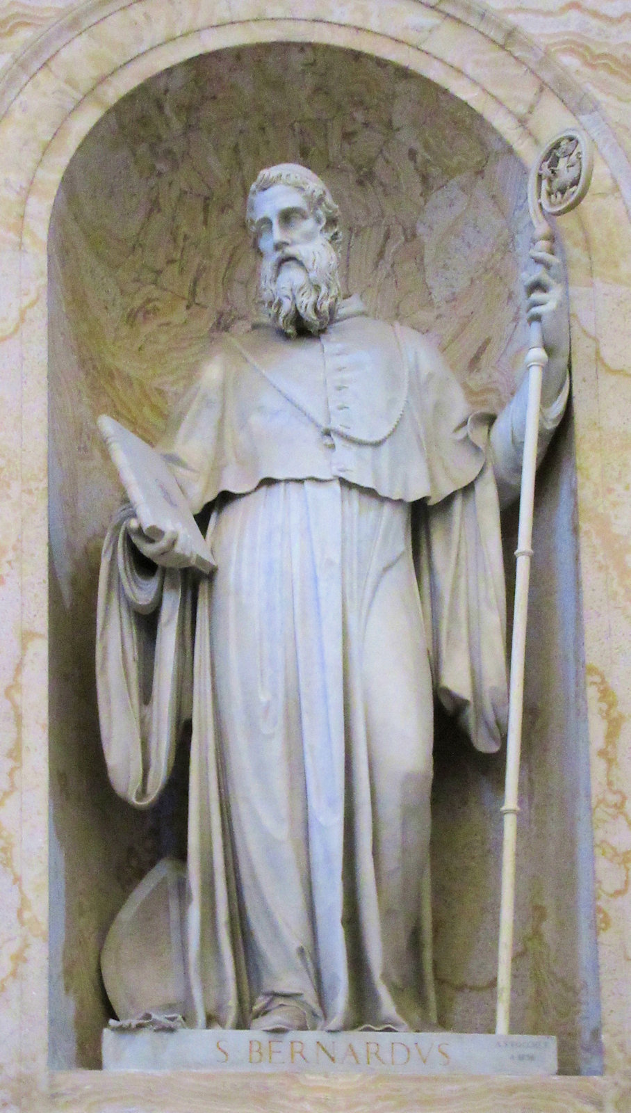 Statue in der Kirche San Paolo fuori le Mura in Rom