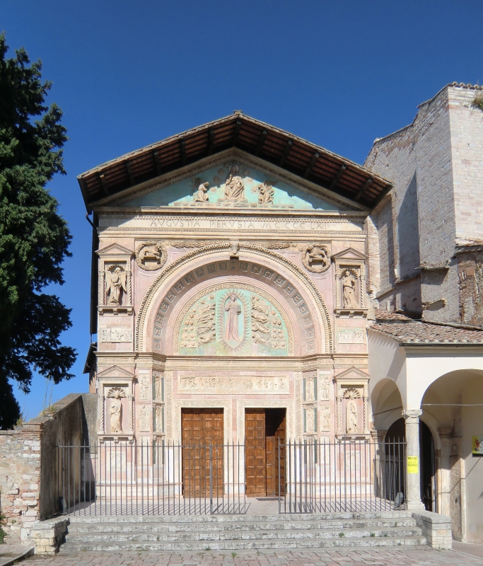 Das 1451 erbaute, Bernhardin geweihte Oratorium neben der früheren Franziskanerkirche in Perugia