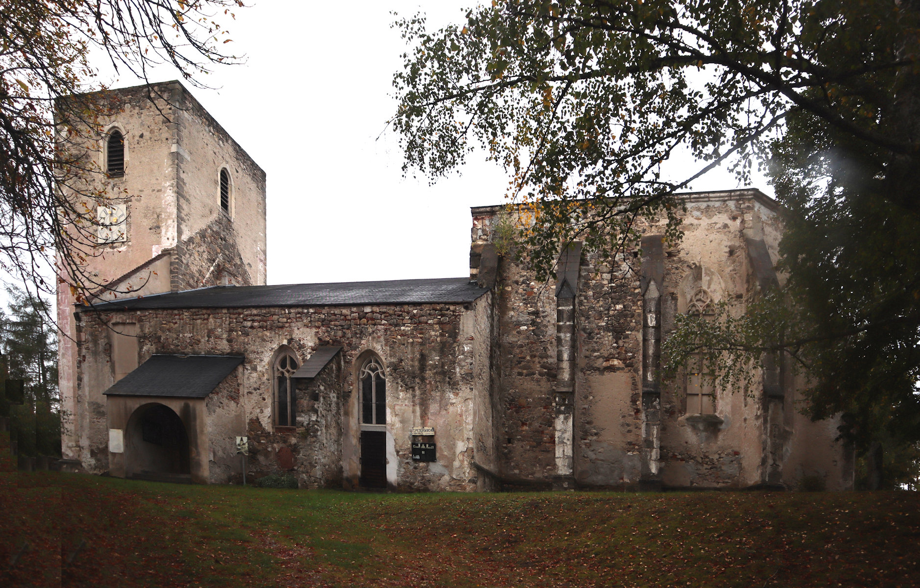 restaurierte Kirche in Döllersheim