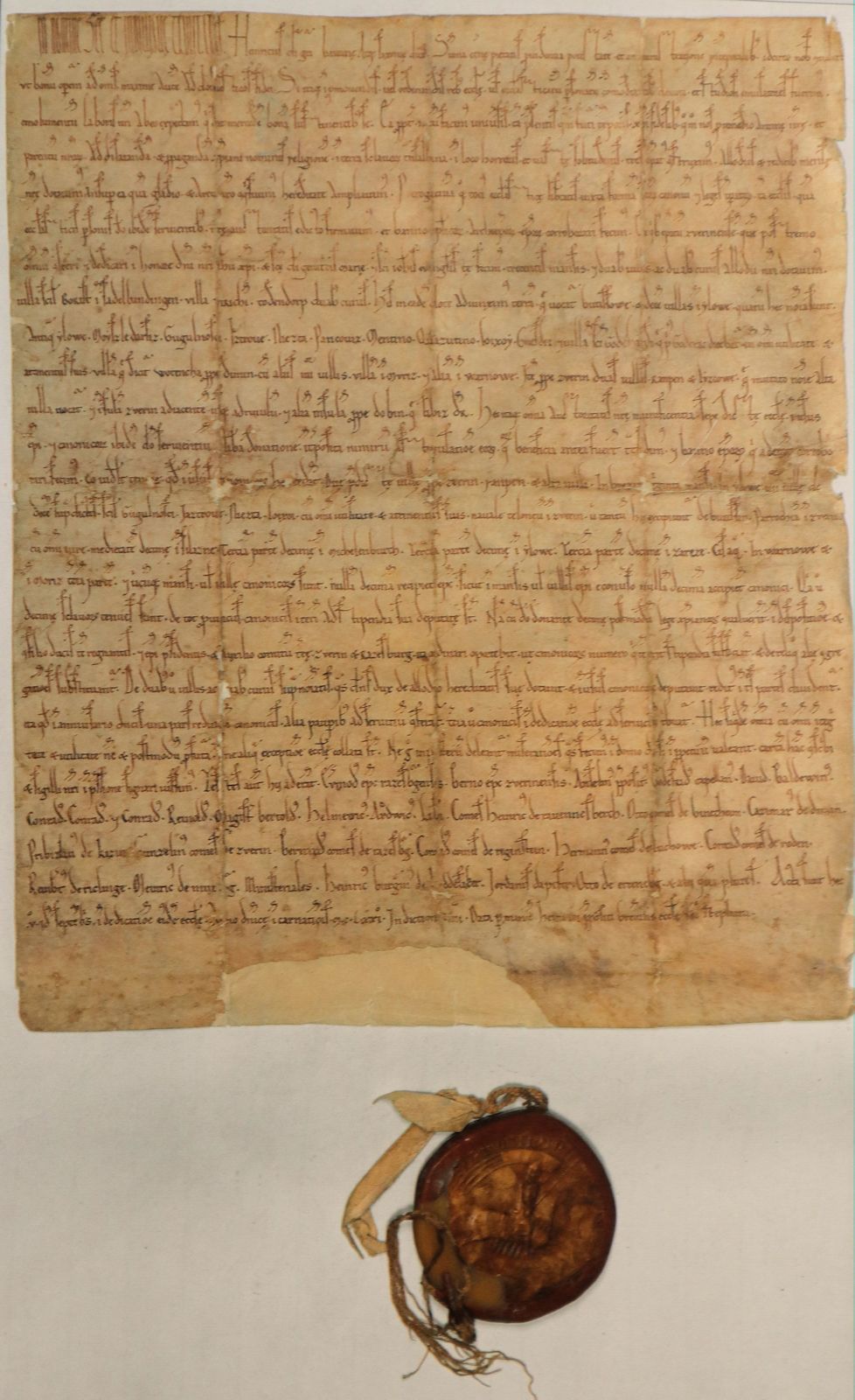 Urkunde von Herzog Heinrich „dem Löwen” zur Gründung des Bistums Schwerin, 1171, im Dom in Schwerin