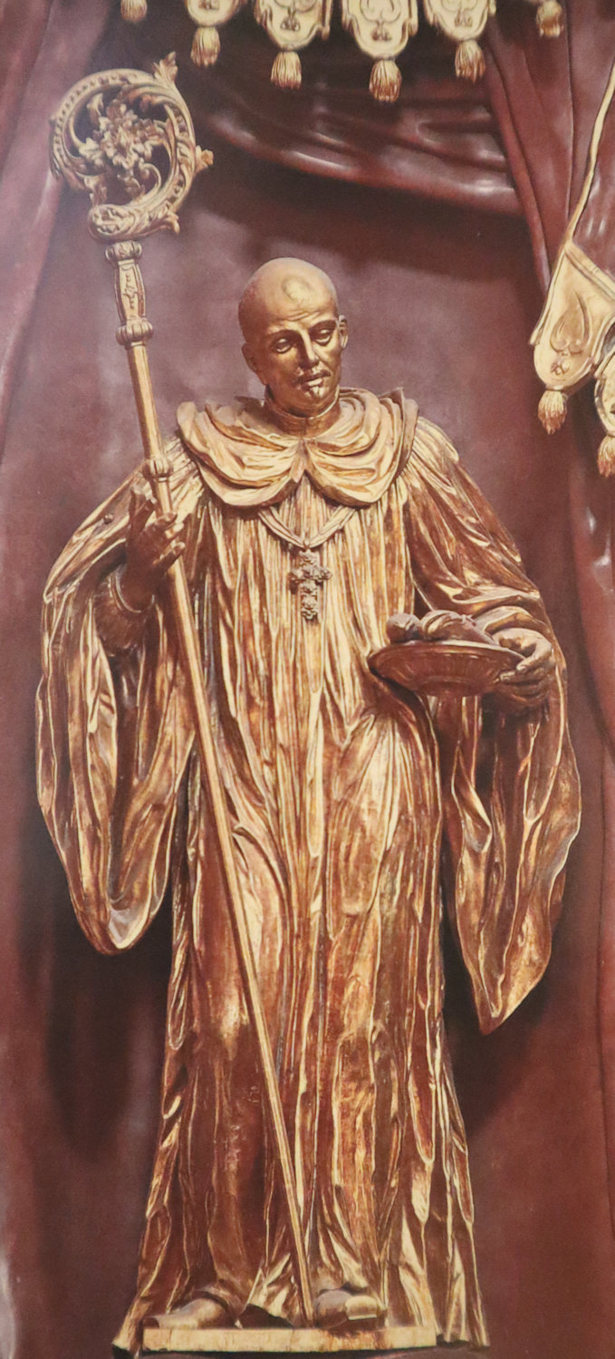 Statue am Benedikt-Altar in der Kirche im Stift Melk